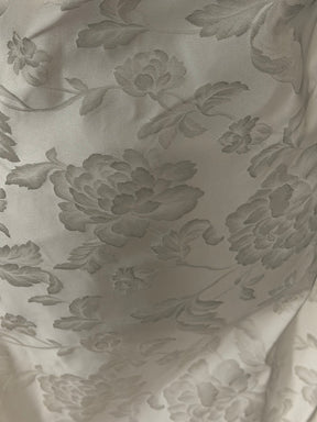 Jacquard italien ivoire - P666