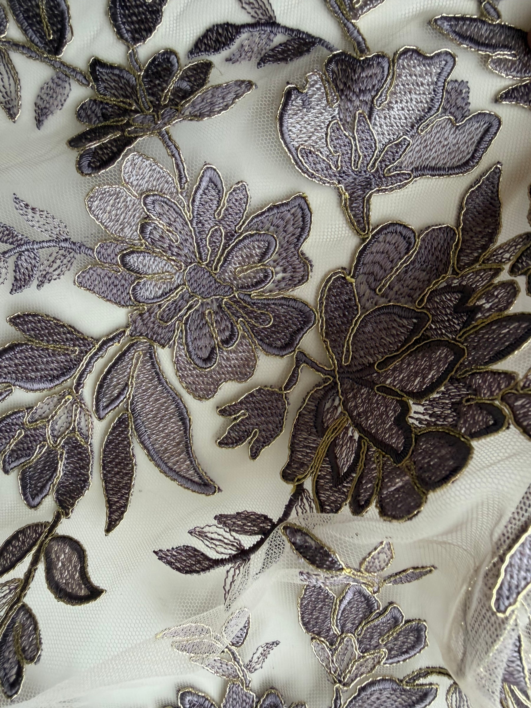 Dentelle lavande avec cordon doré - Kylar