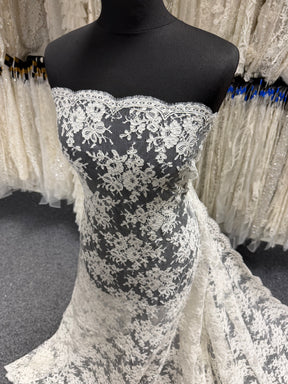 Dentelle Chantilly ivoire à cordon – Zetina