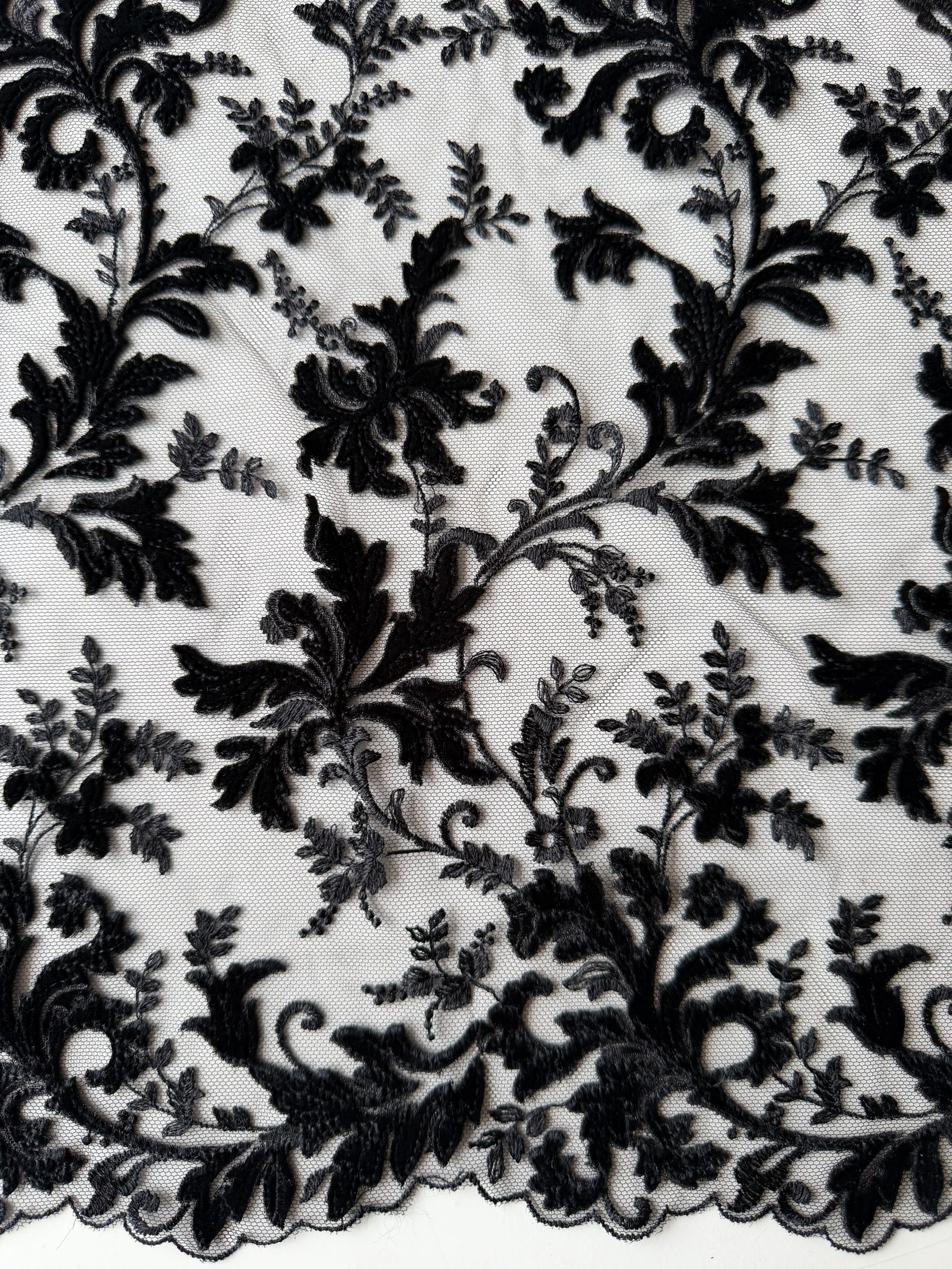 Dentelle brodée velours noir - Madina