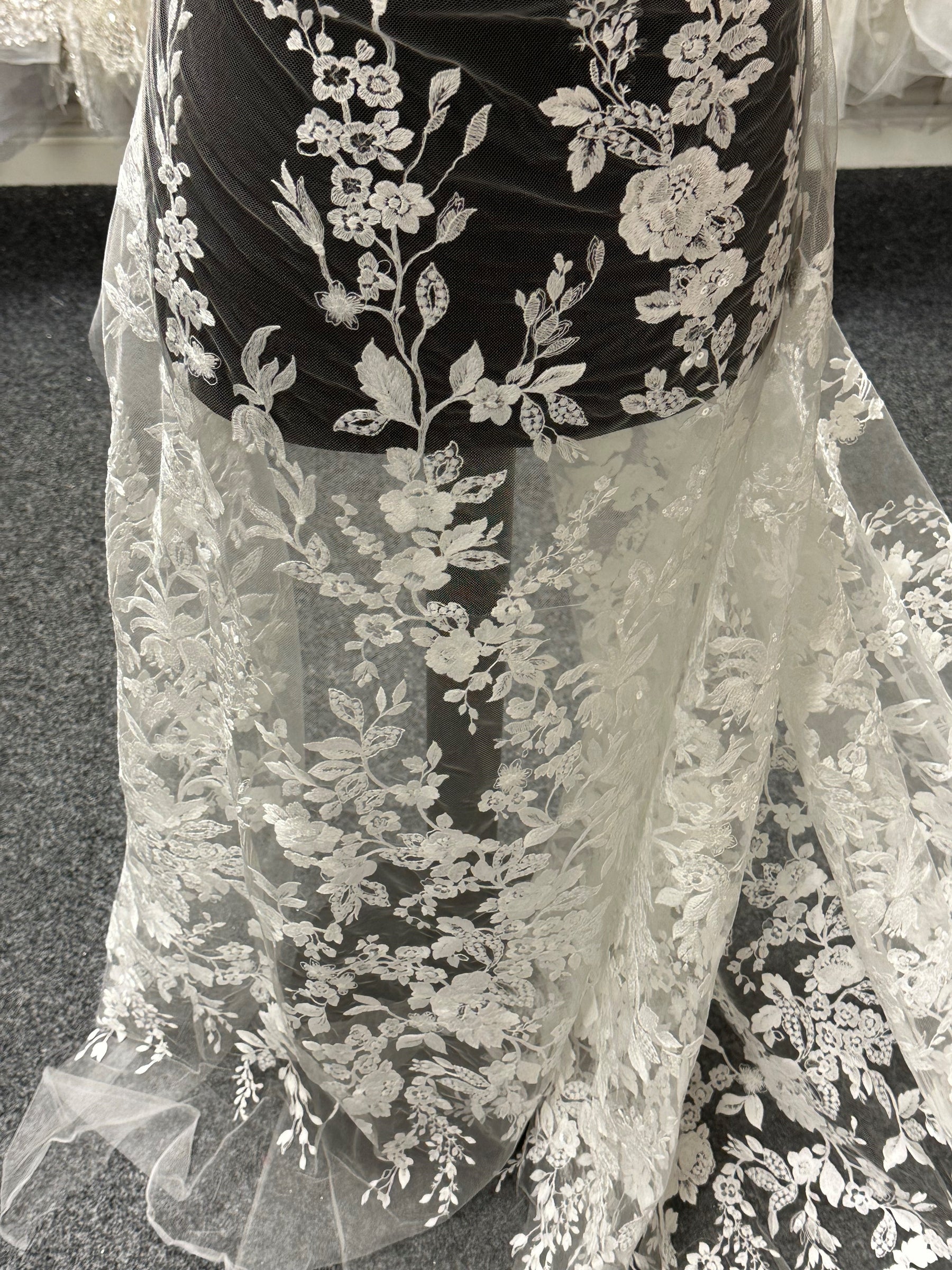 Dentelle brodée de sequins ivoire - Lucien