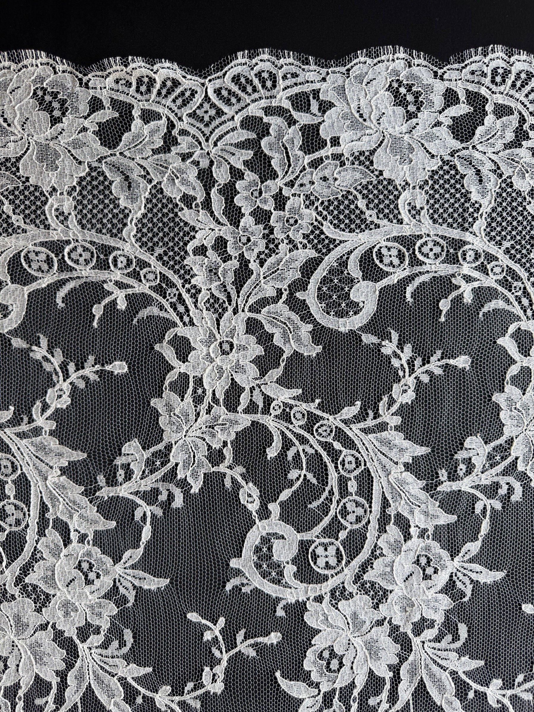 Dentelle de Chantilly ivoire - Banilto