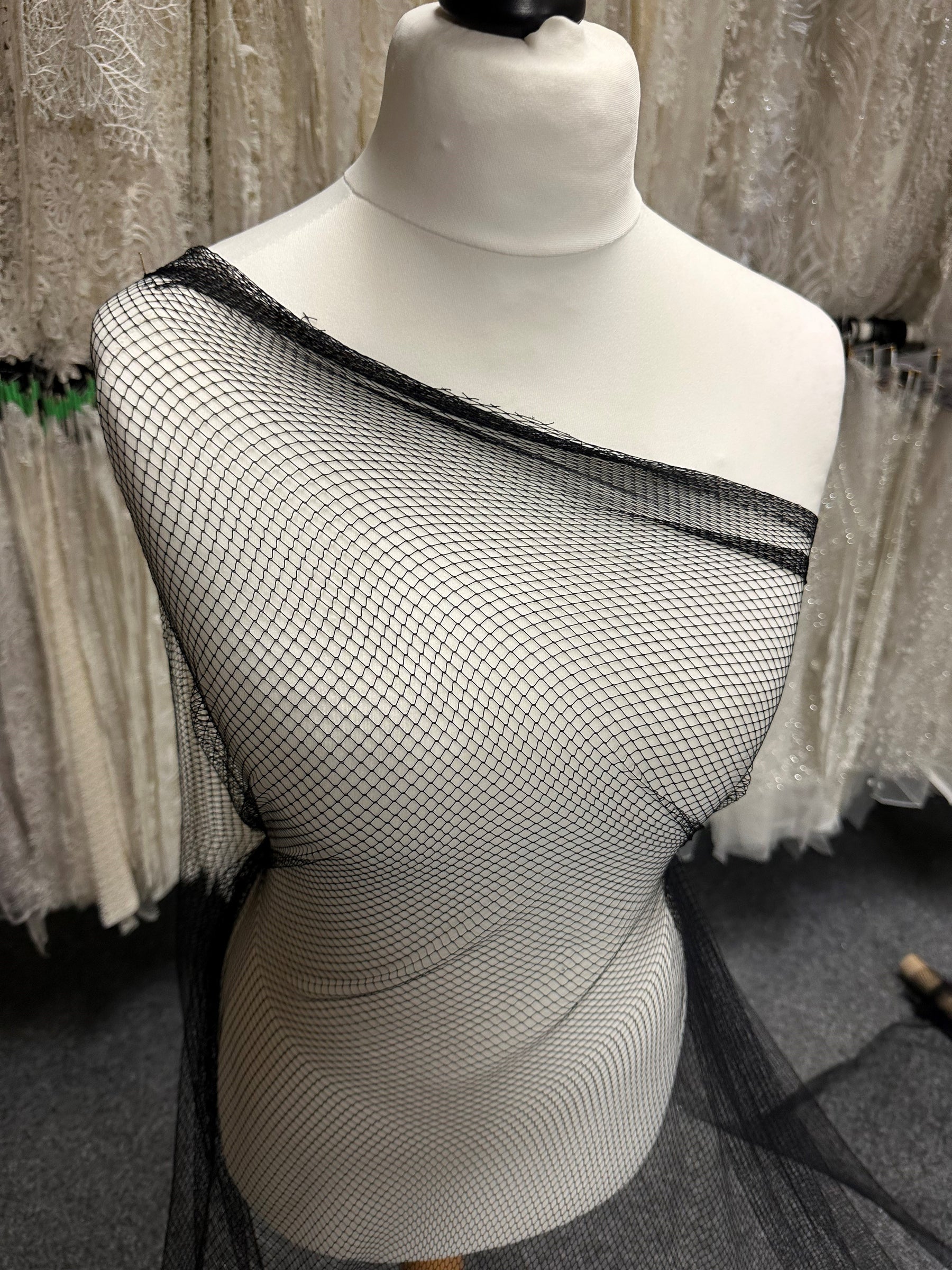 Cage à oiseaux en filet noir souple - Barrage