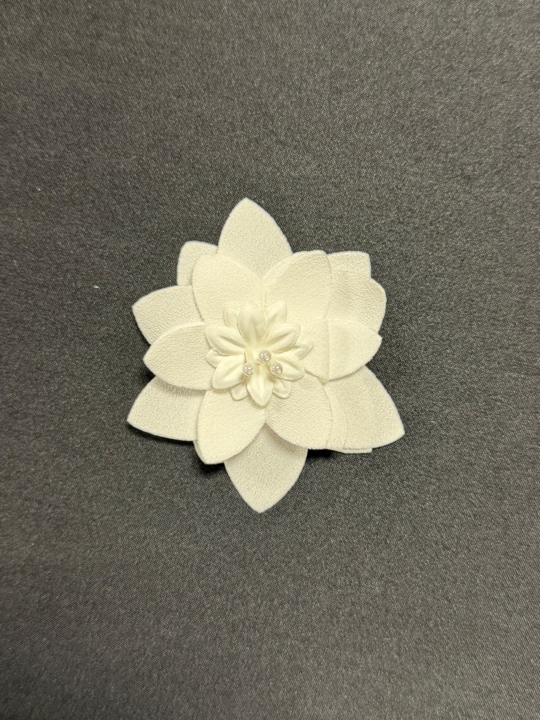 Appliqué fleur ivoire – Bedford (Petit)