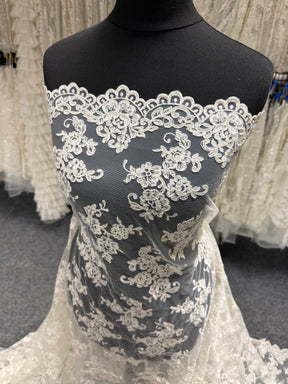 Dentelle de mariage ivoire cordée - P449