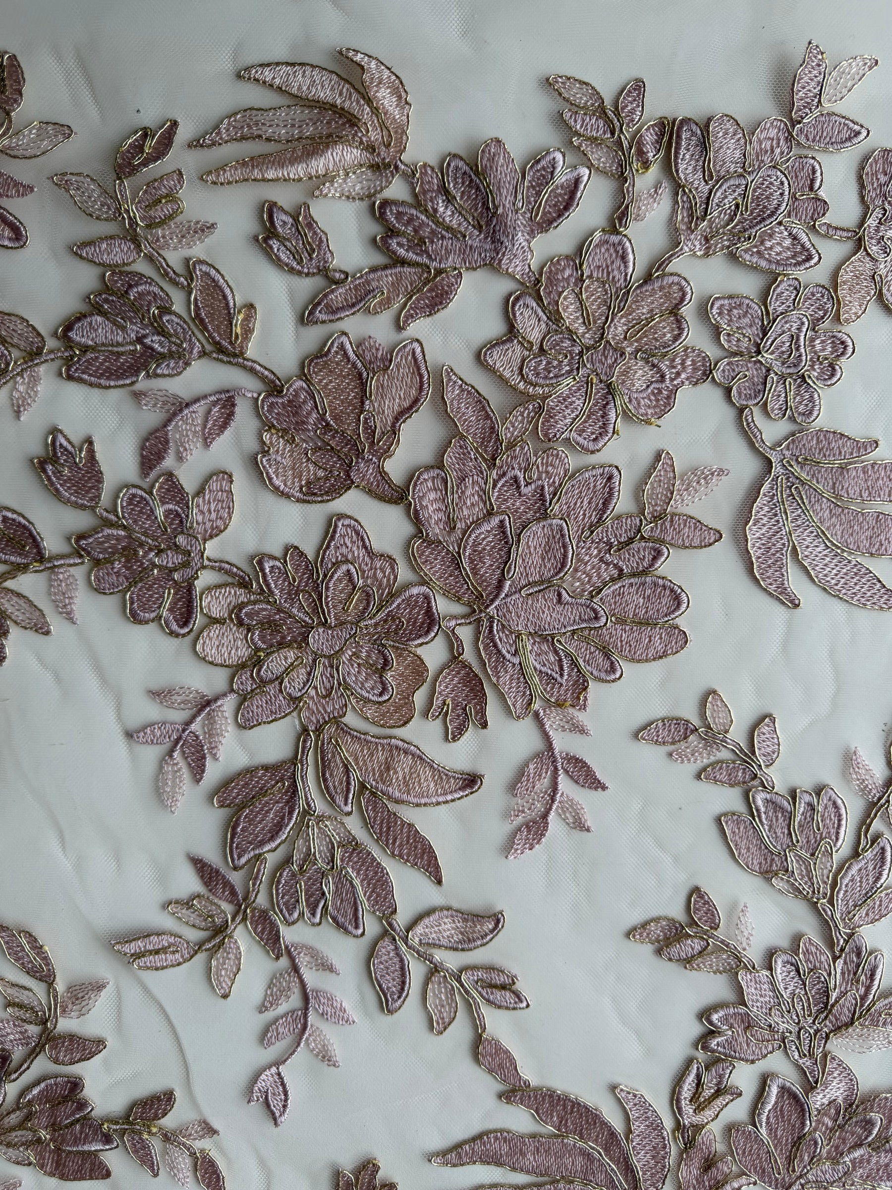Dentelle Rose Poudré avec Cordonnet Doré - Kylar