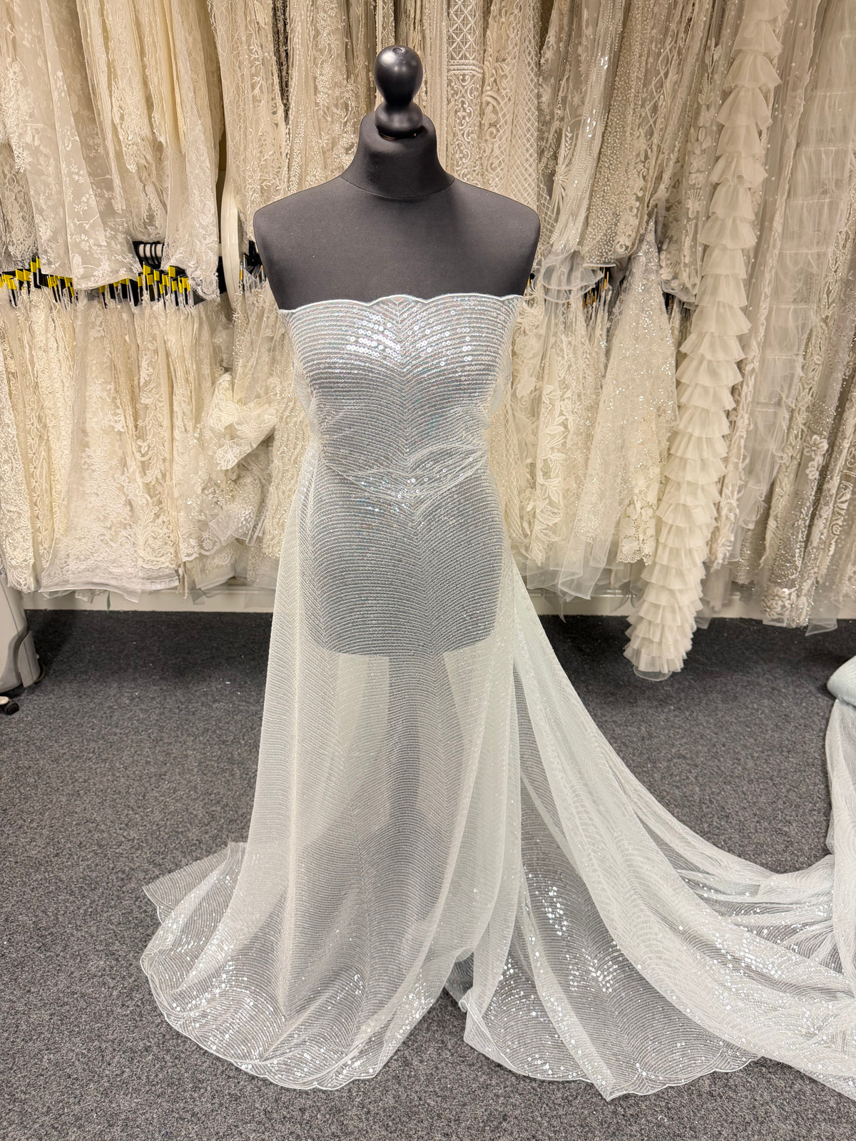 Tulle à sequins brodé bleu ciel – EB3020