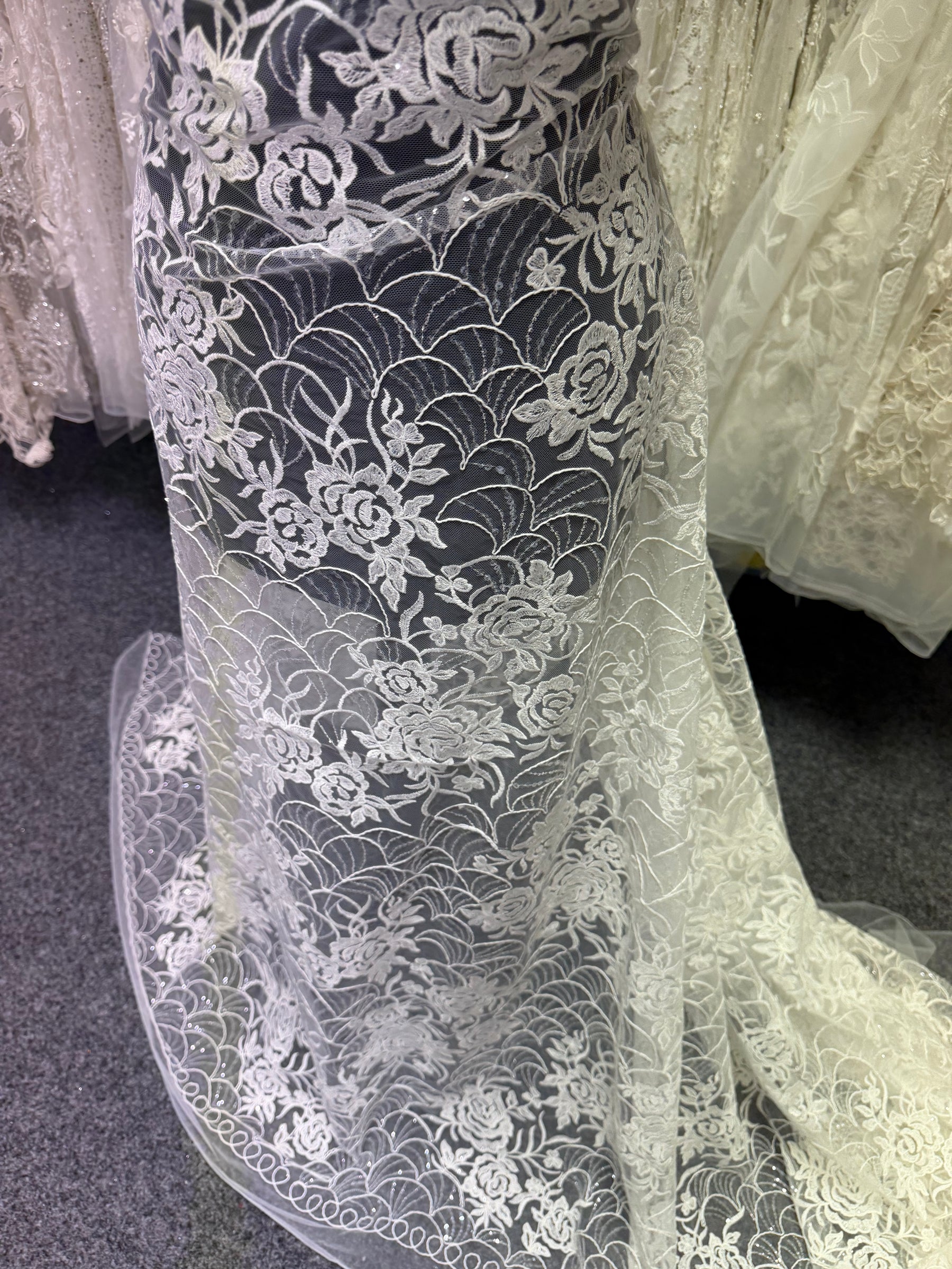 Dentelle Raschel à paillettes ivoire - EB3047