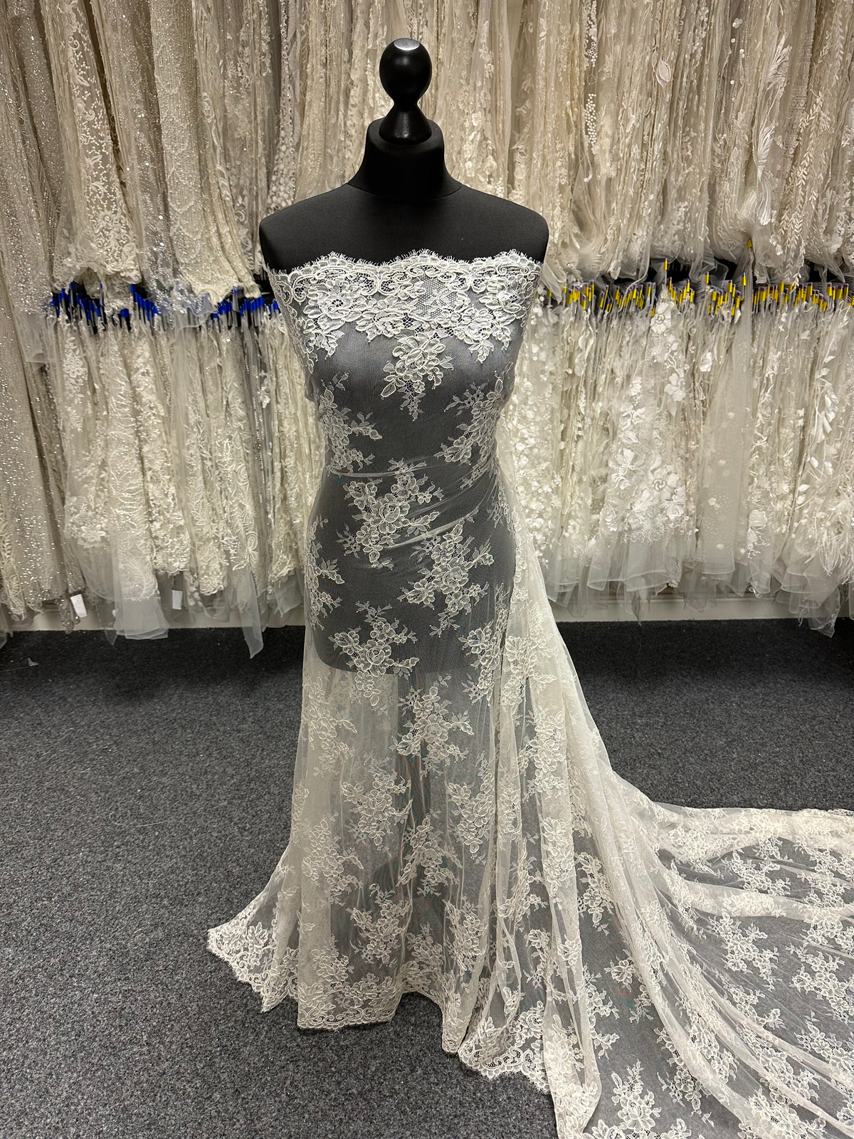 Dentelle cordée ivoire – Professeur