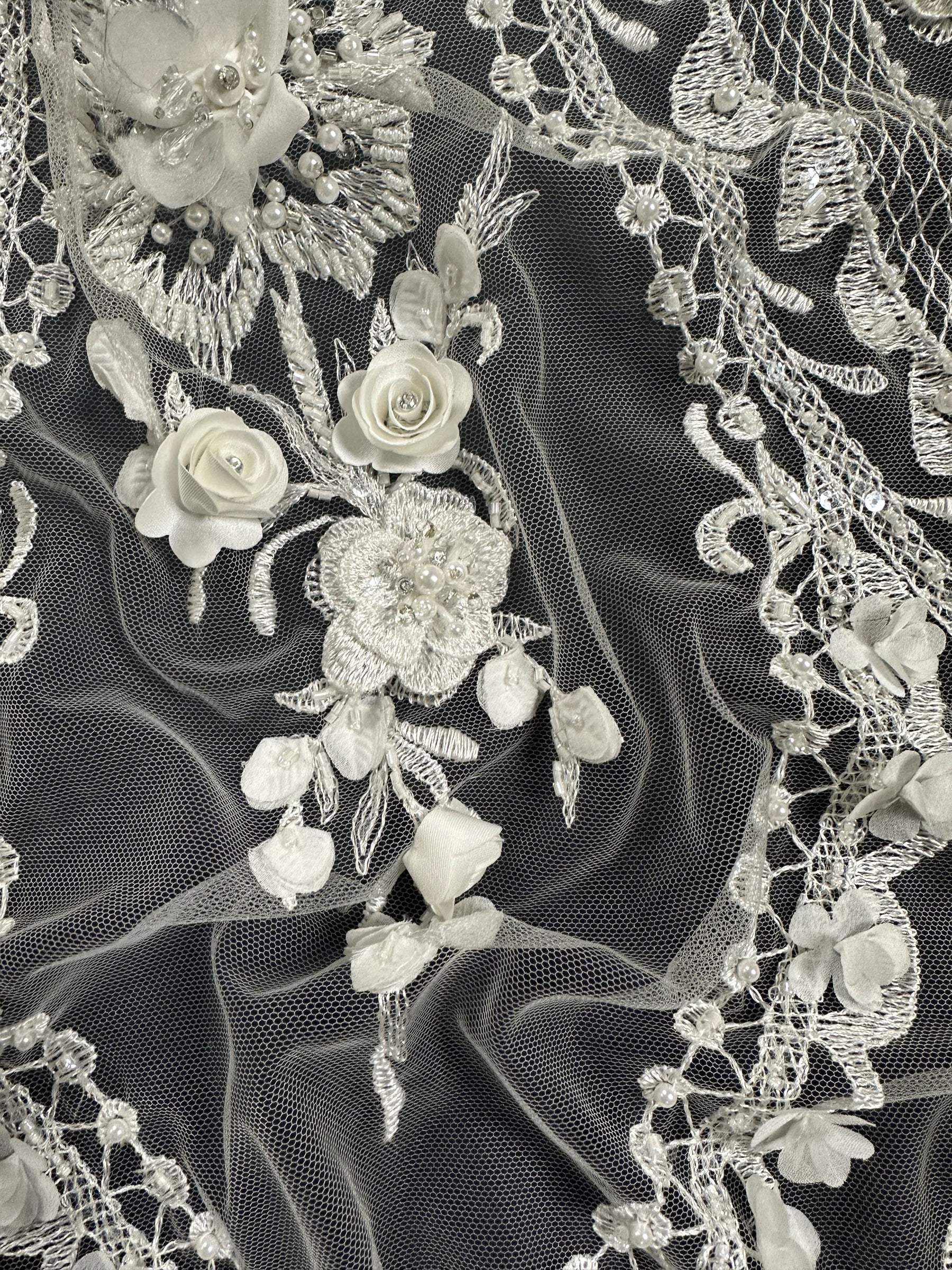 Dentelle Perlée Ivoire – Simone