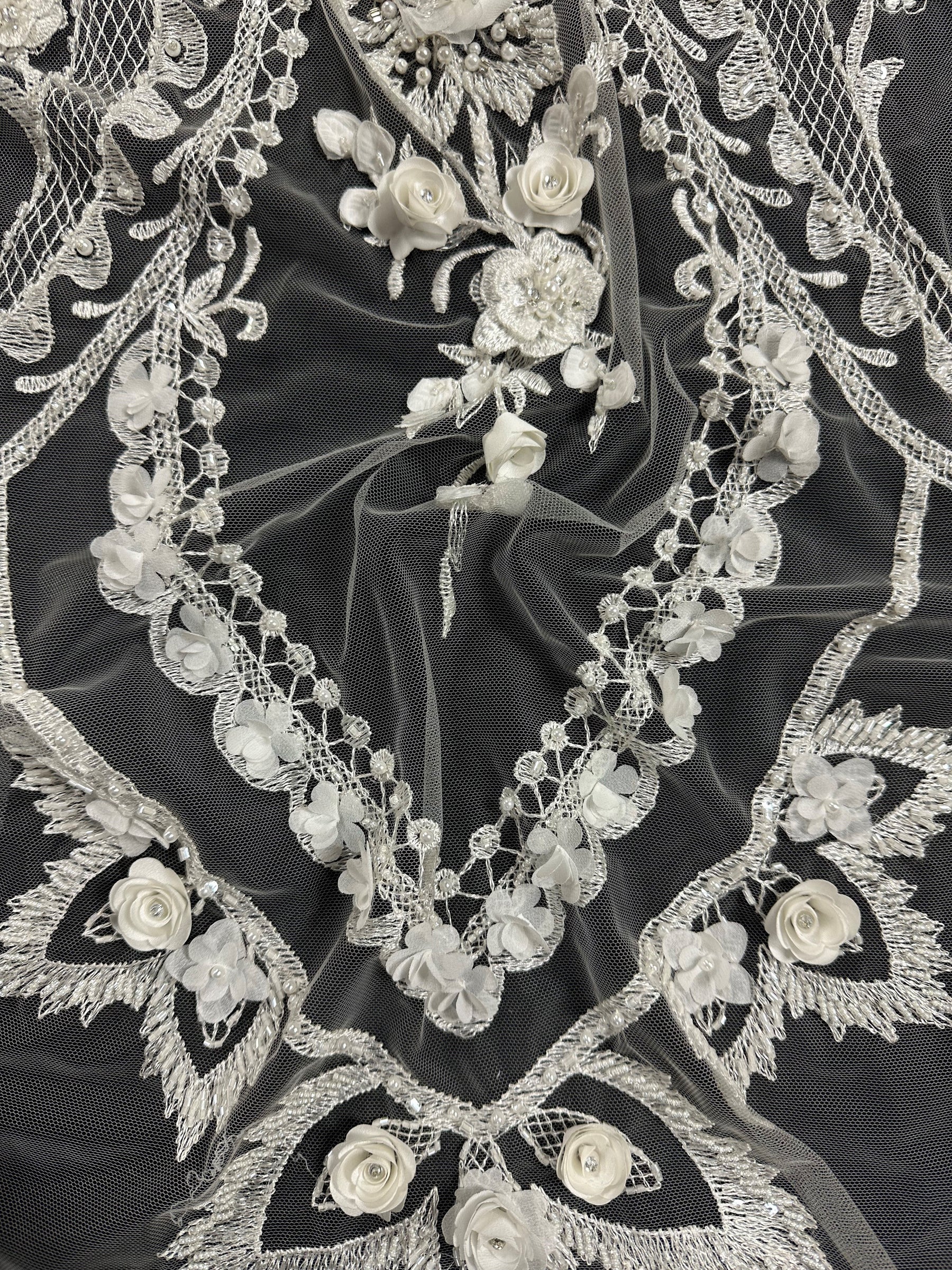 Dentelle Perlée Ivoire – Simone