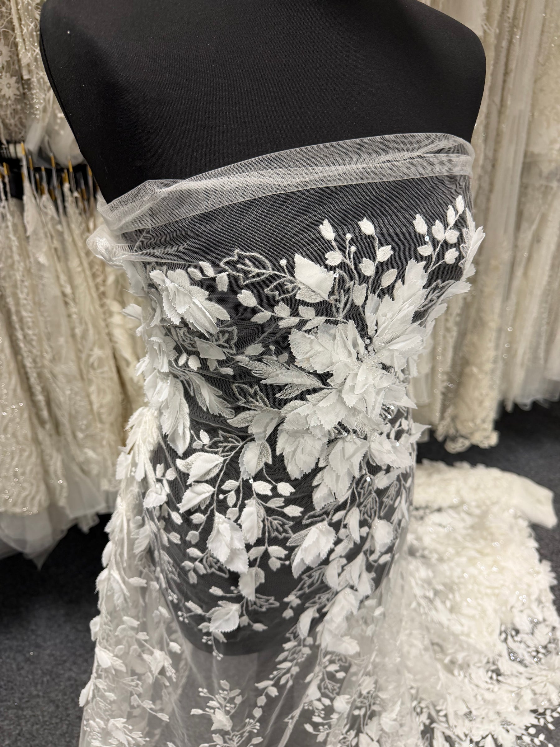 Tulle ivoire brodé de perles en 3D - EB1107