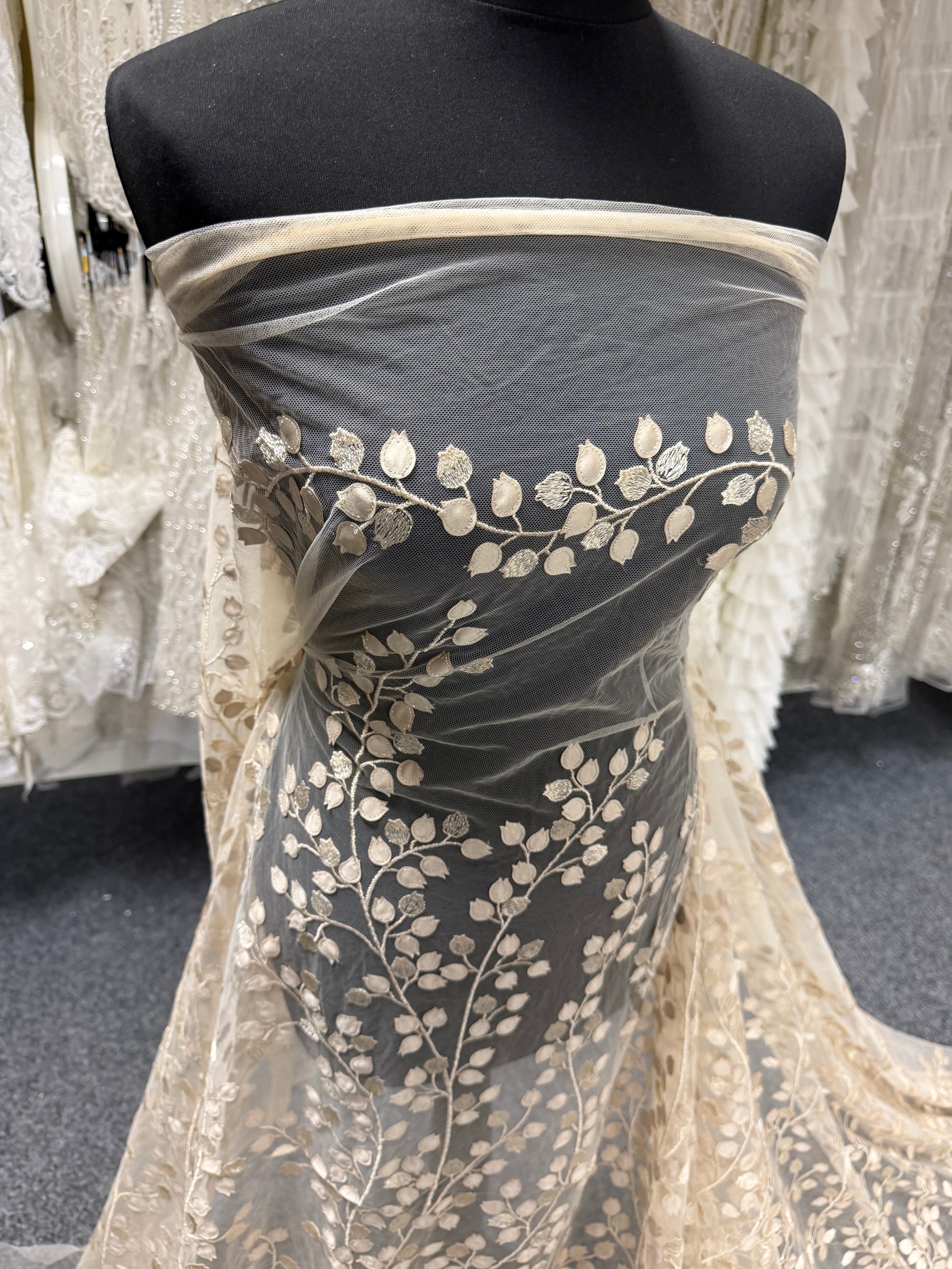 Dentelle brodée 3D couleur champagne - EB5034