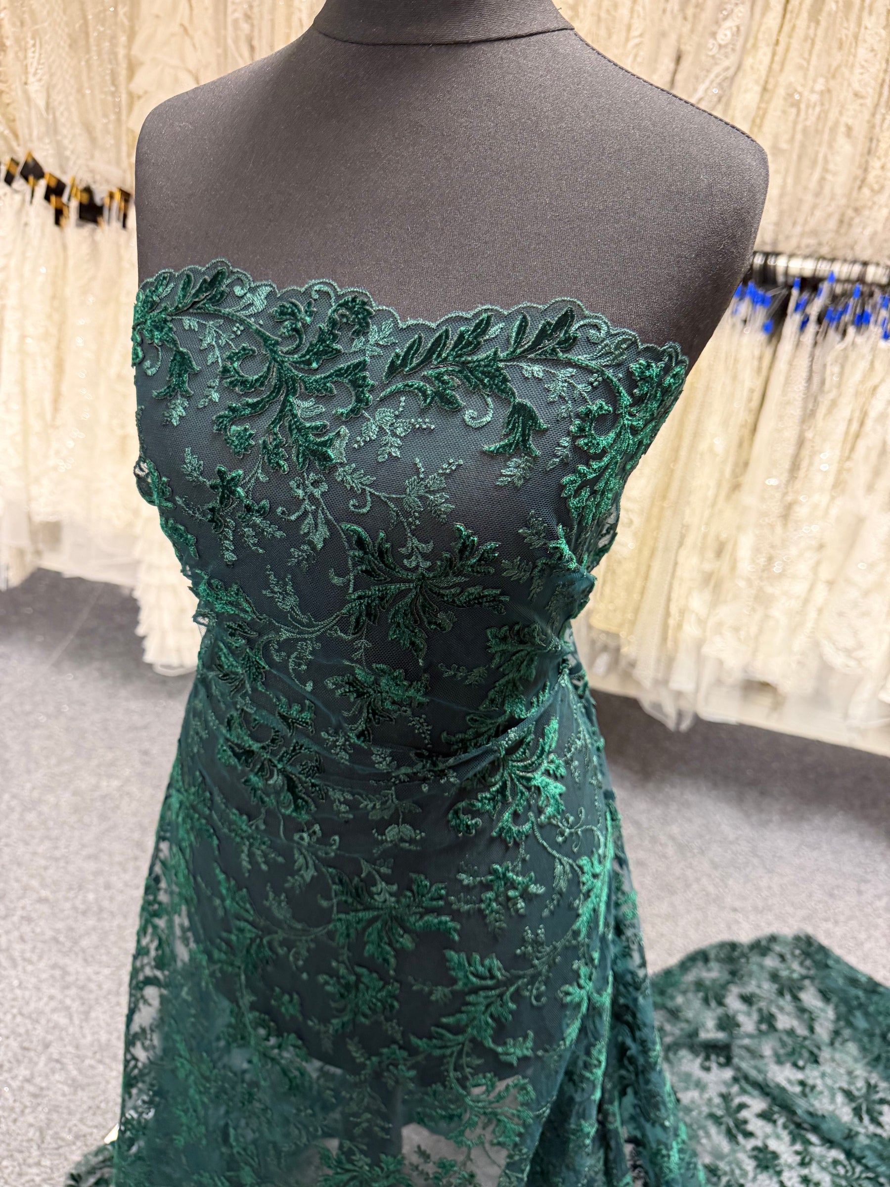 Velours Vert Chasseur Broderie Dentelle - Madina