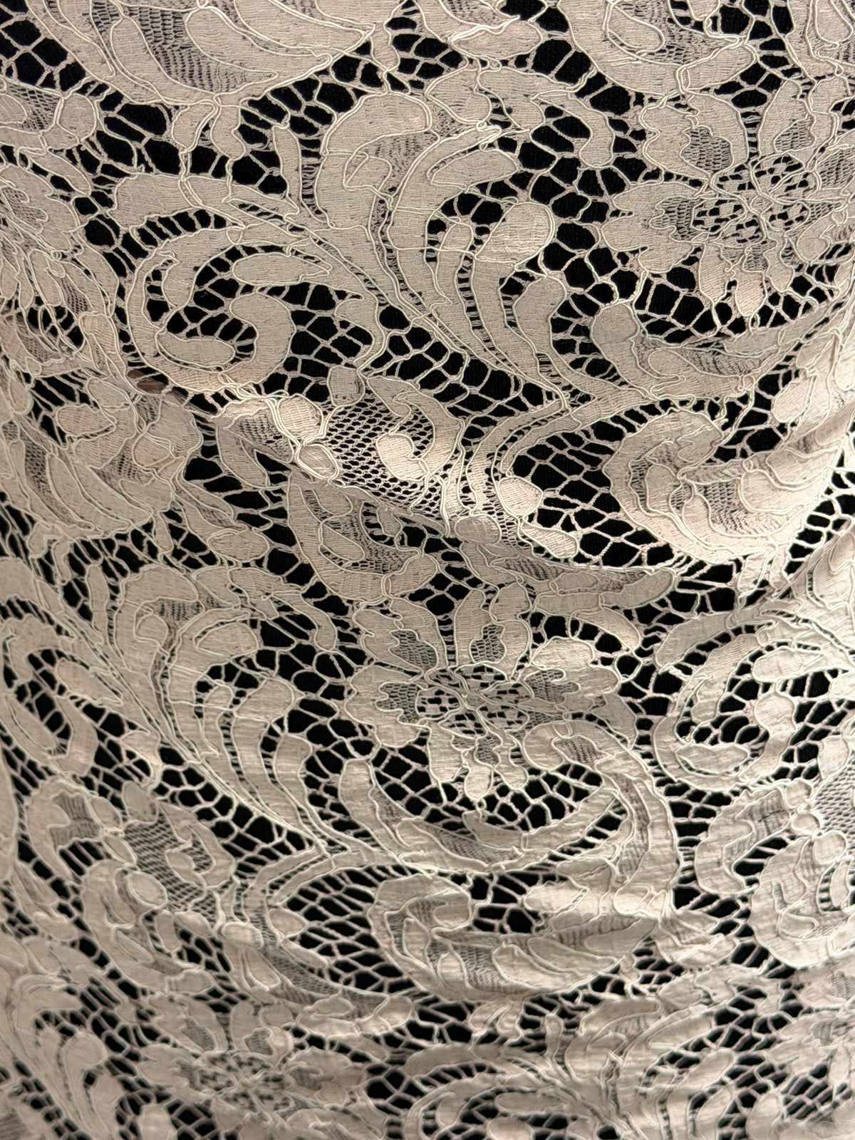 Dentelle Chantilly Rose - P244