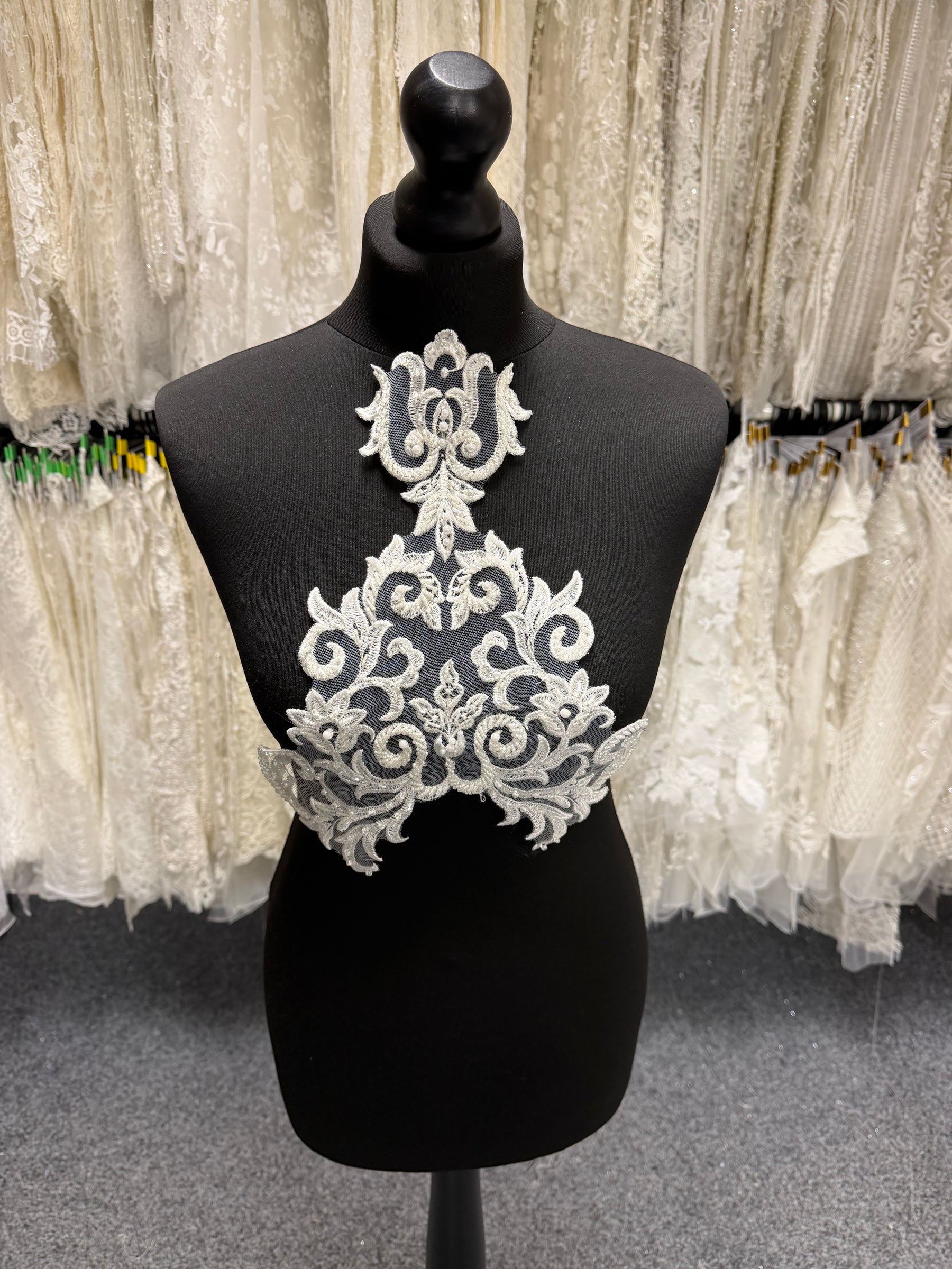 Applique en dentelle perlée ivoire - T815