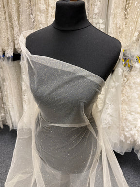 Tulle ivoire à paillettes dorées - P15