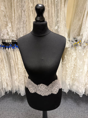Dusky Rose Raschel Lace Trim - T645