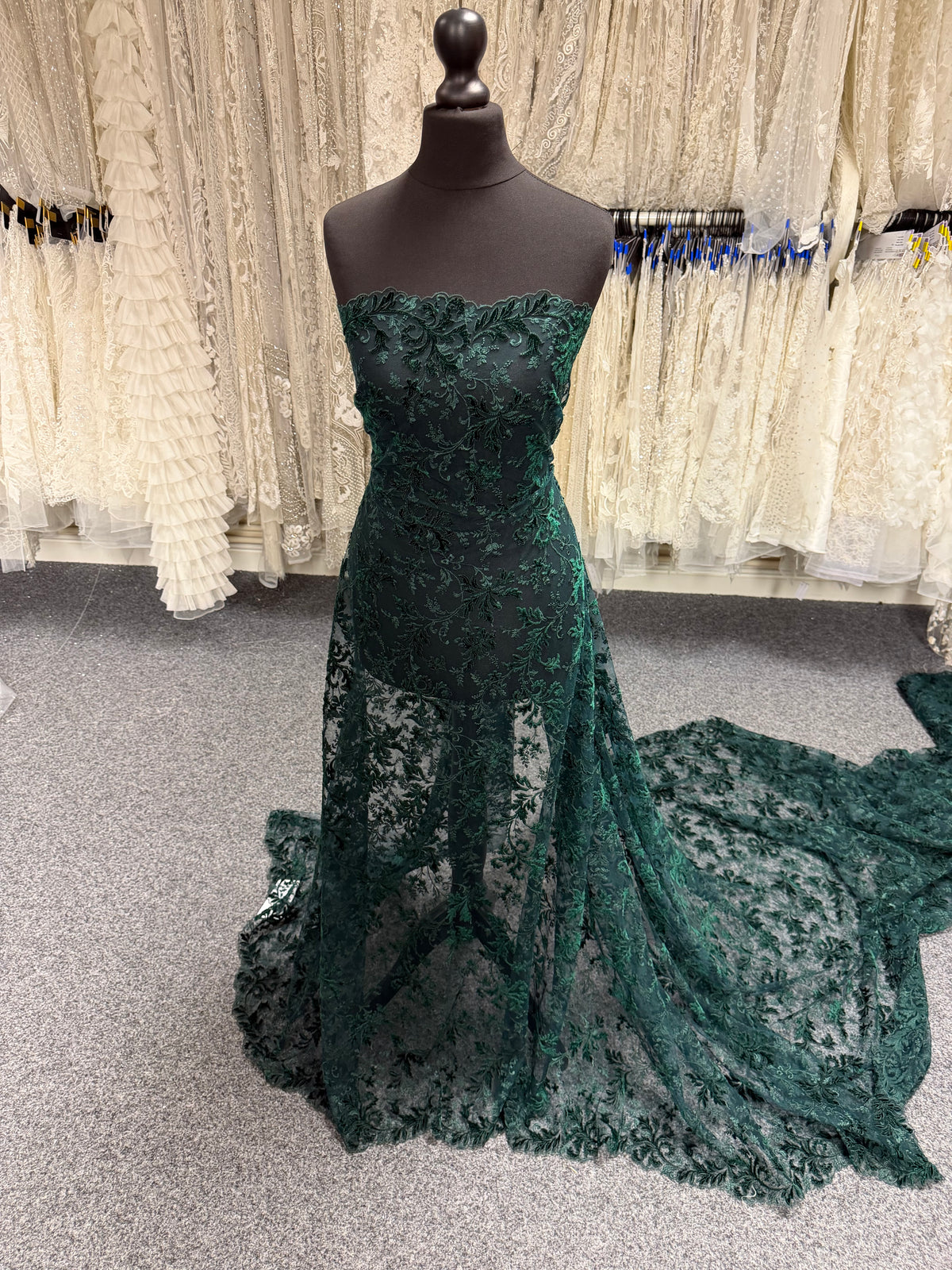 Velours Vert Chasseur Broderie Dentelle - Madina