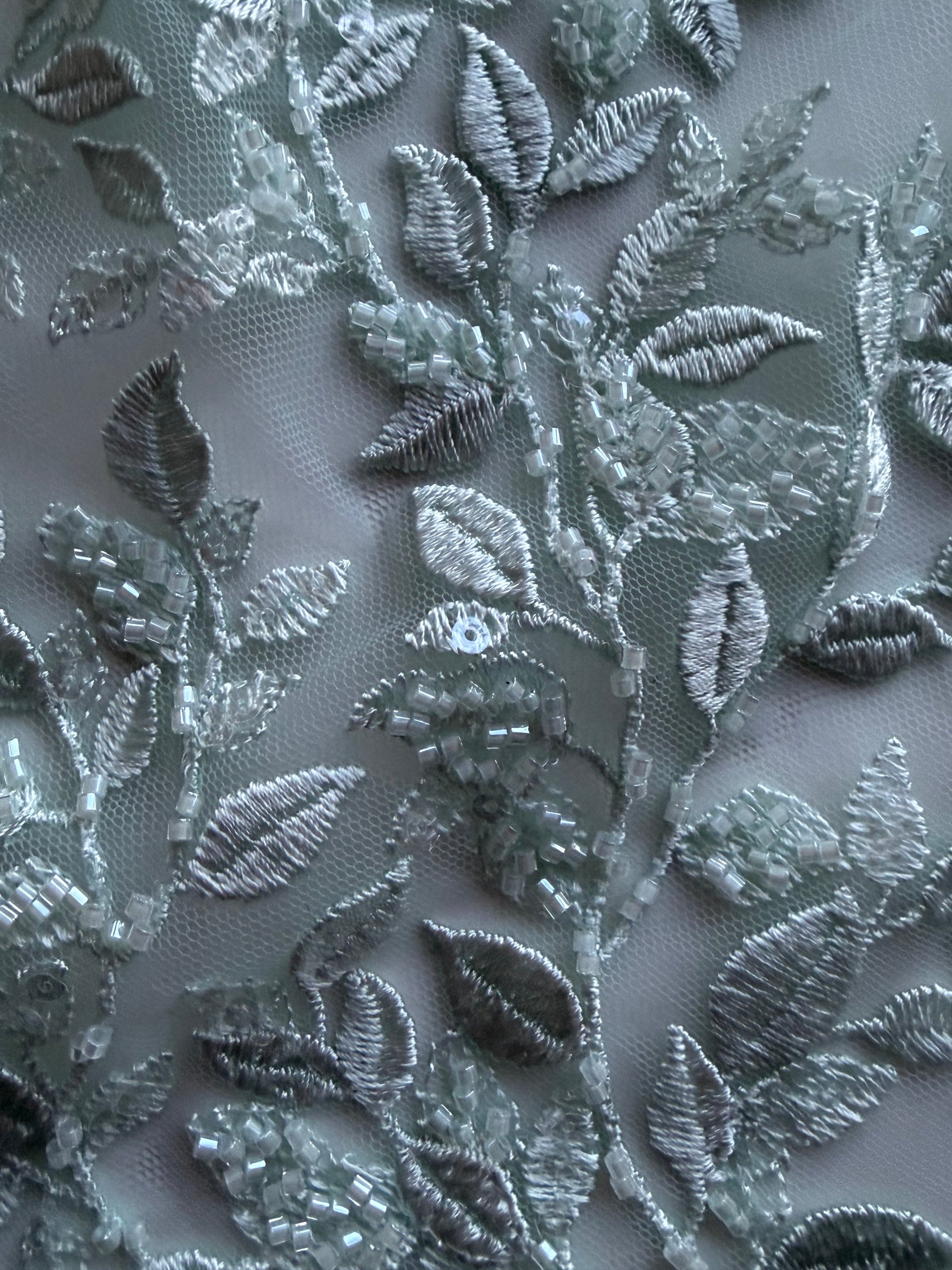 Tulle brodé de perles Willow - EB1058