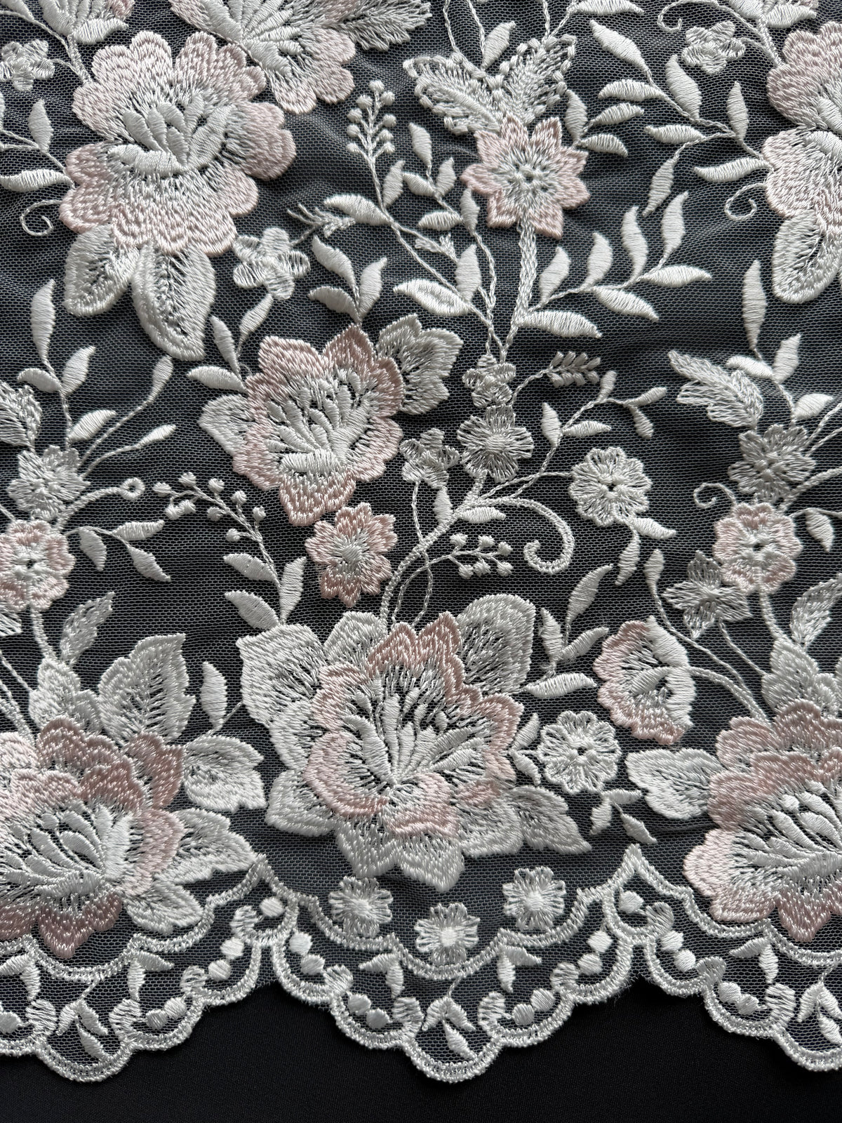 Dentelle brodée ivoire et rose - EB5032