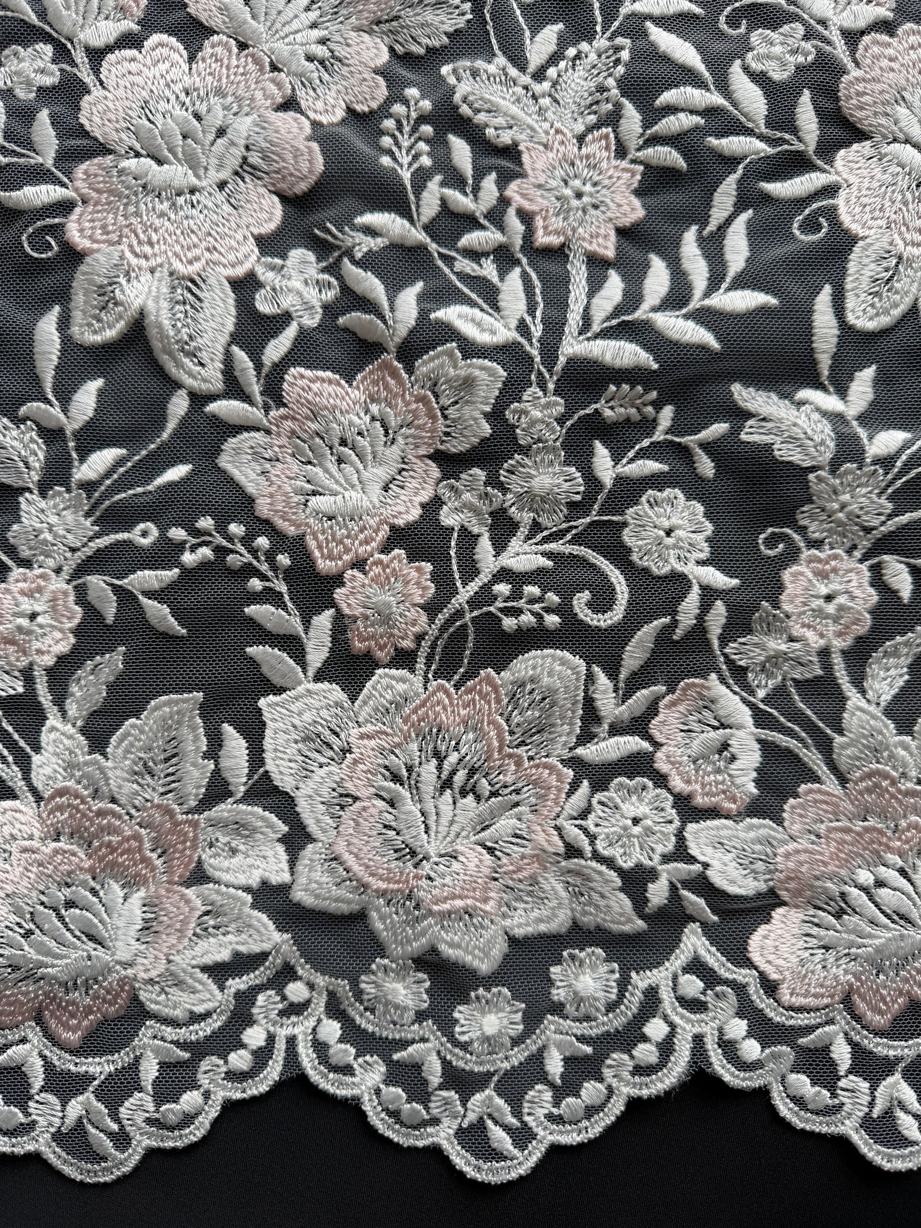 Dentelle brodée ivoire et rose - EB5032