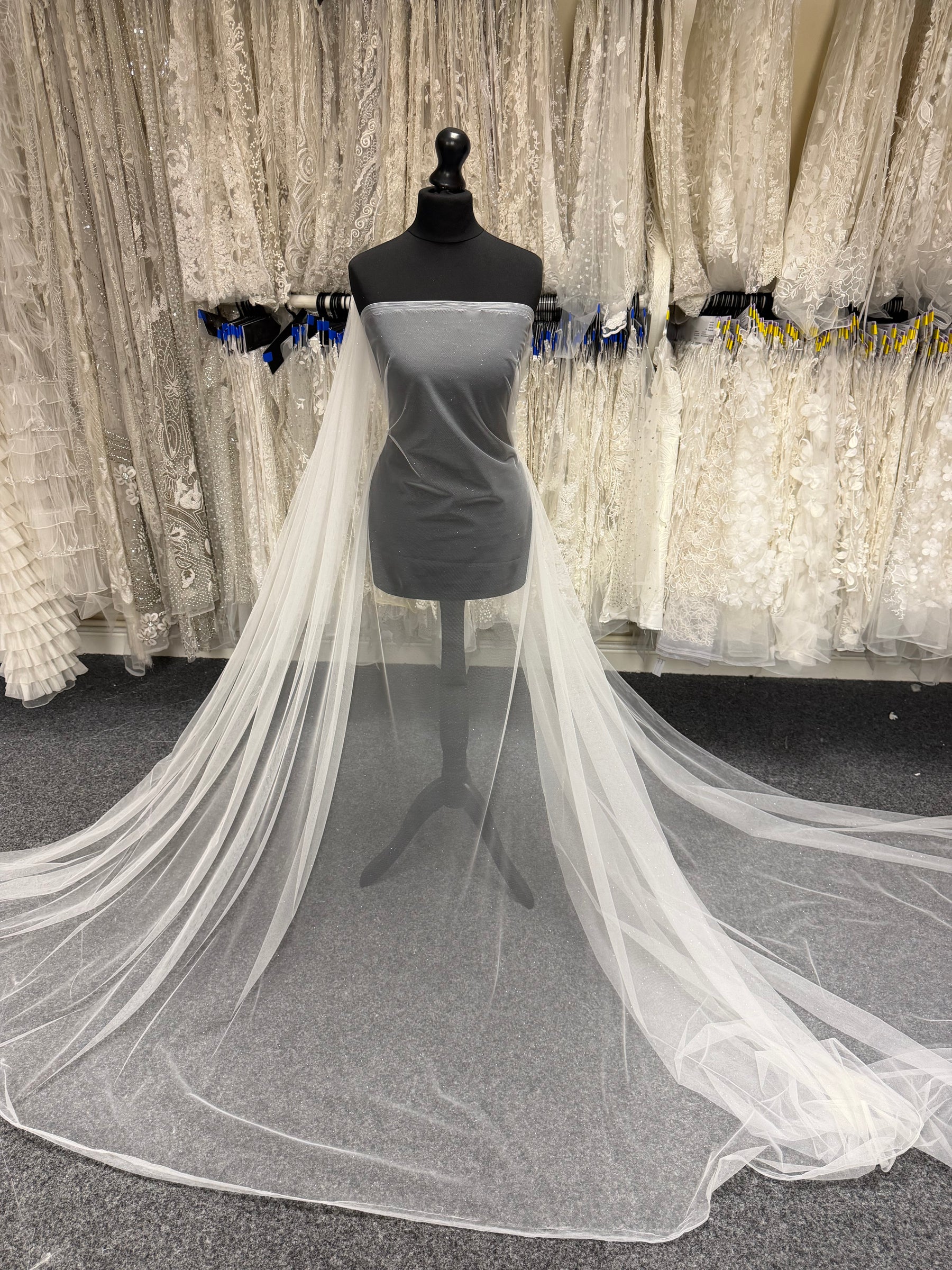 Tulle ivoire à paillettes argentées - TU0053