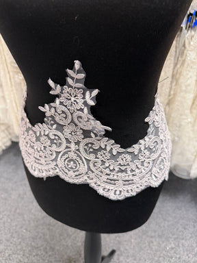 Galon de dentelle cordée grise - T623