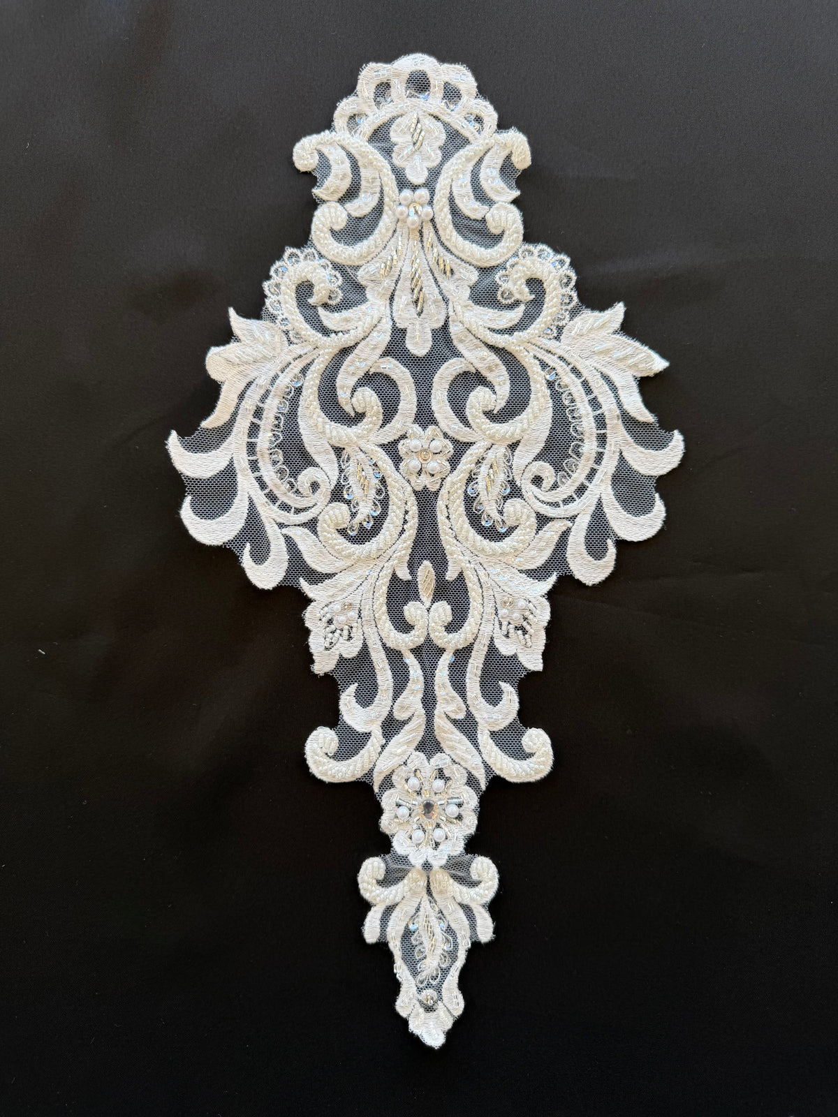 Applique en dentelle perlée ivoire - T814
