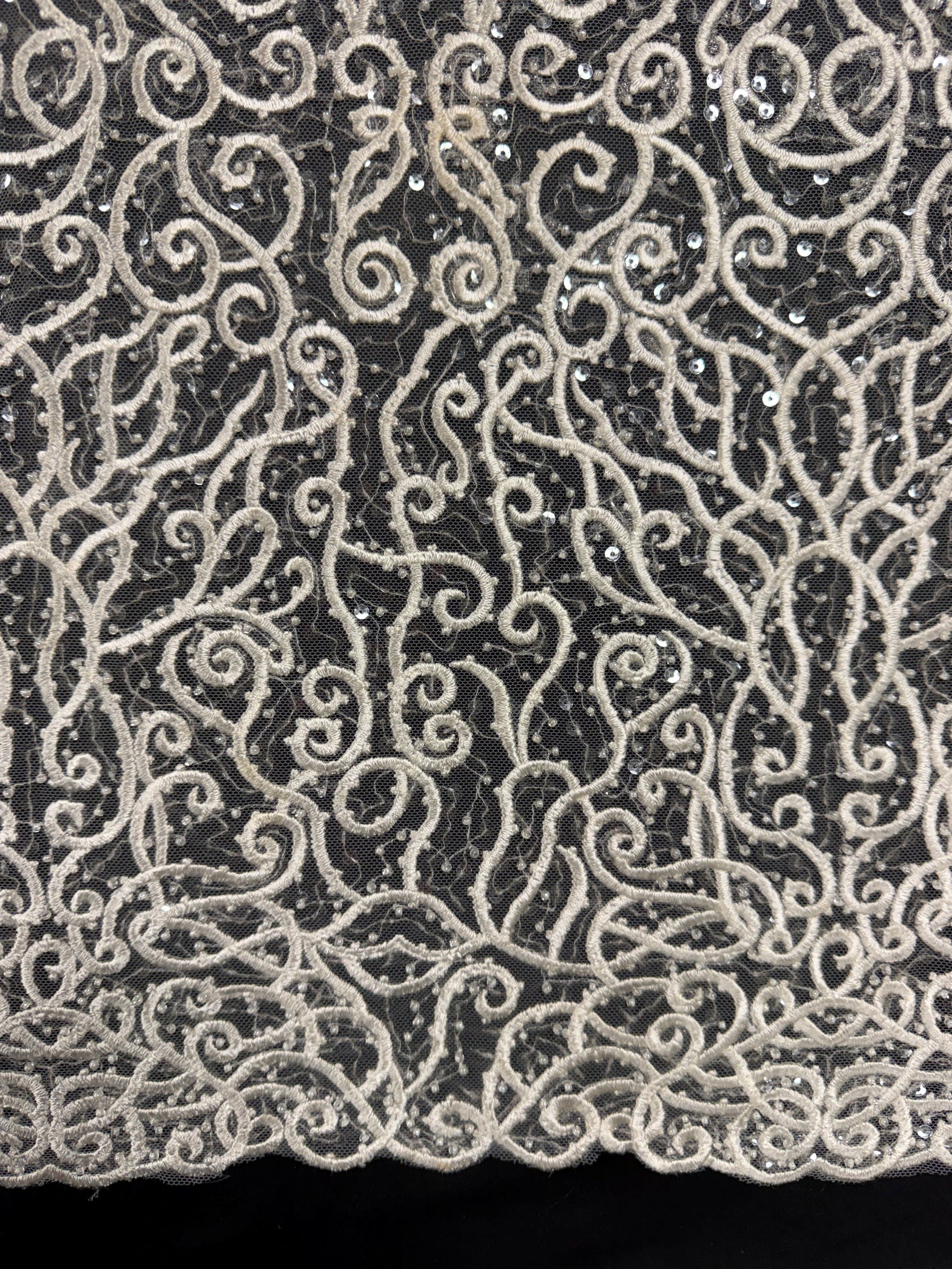 Tulle brodé de perles ivoire - EB1025