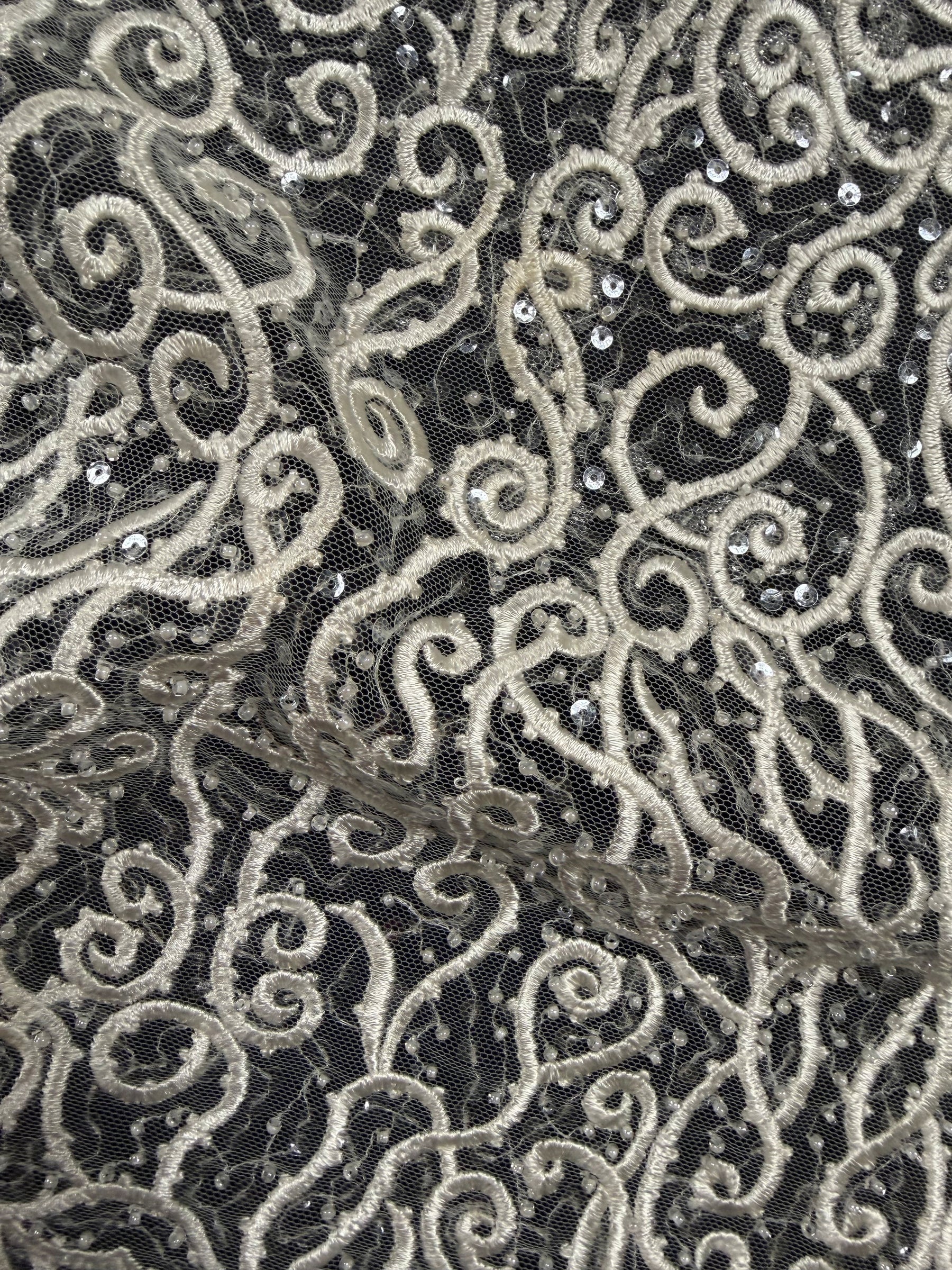 Tulle brodé de perles ivoire - EB1025