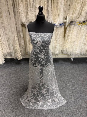 Tulle gris clair brodé de perles en 3D - EB1026