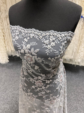 Tulle gris clair brodé de perles en 3D - EB1026
