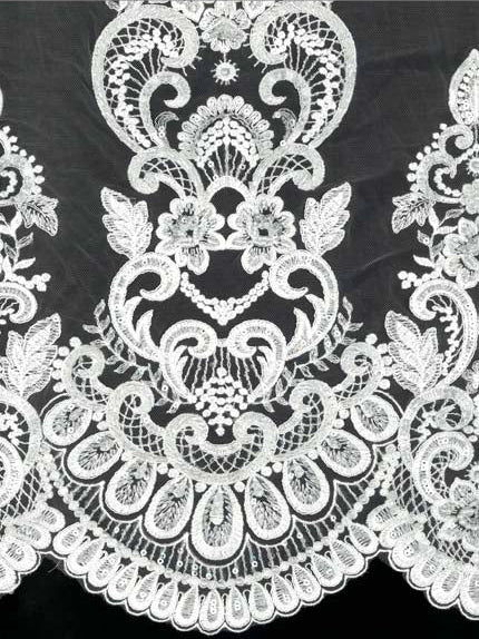 Tulle brodé de perles ivoire - EB1027
