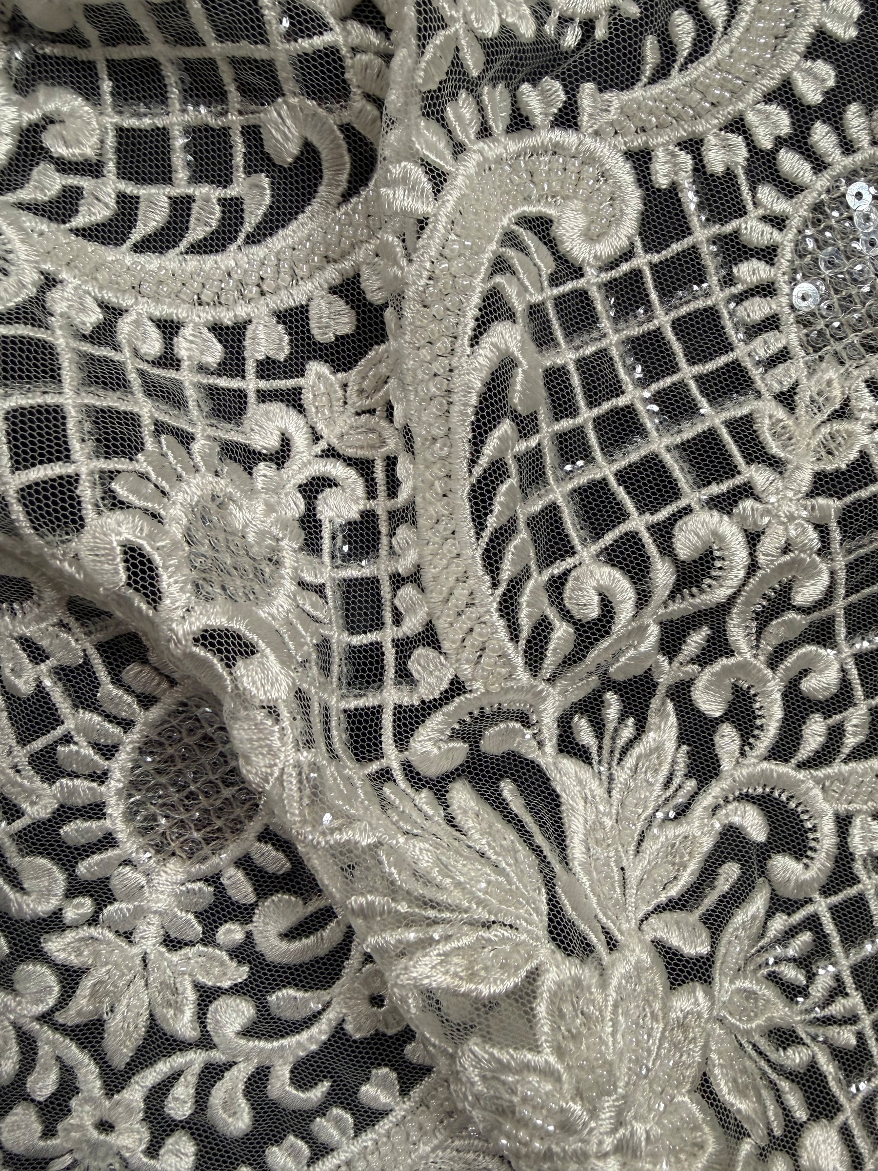 Tulle brodé de perles ivoire - EB1032