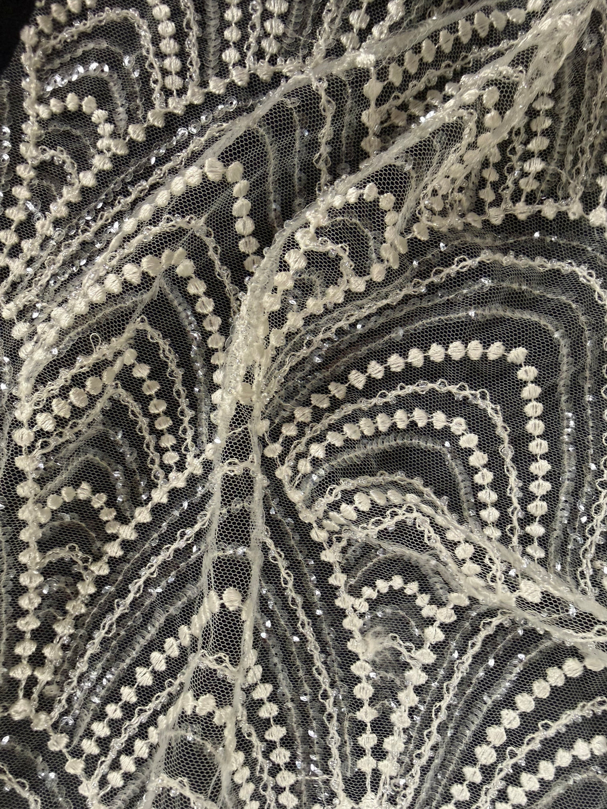Tulle brodé de perles ivoire - EB1034