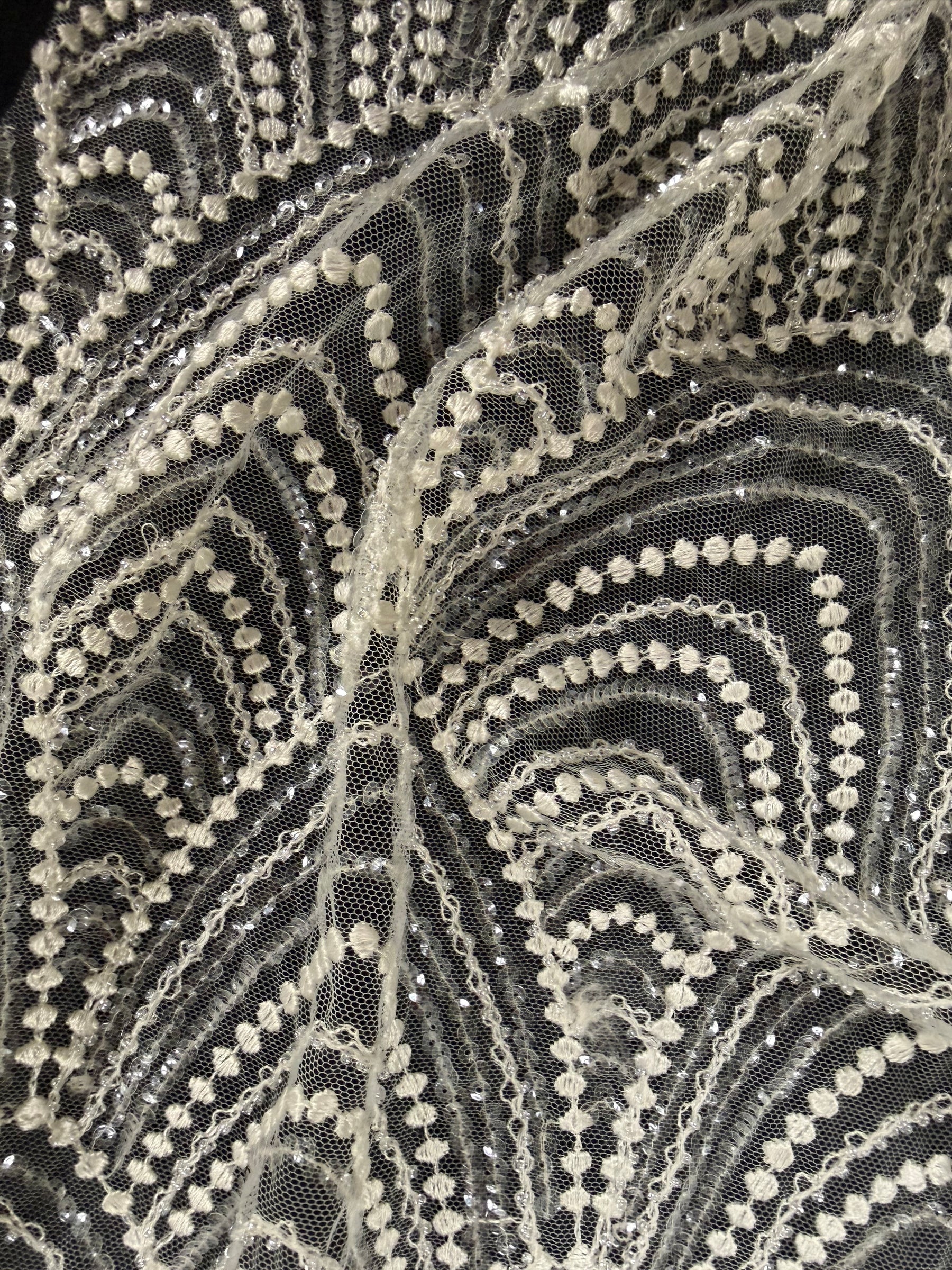 Tulle brodé de perles ivoire - EB1034