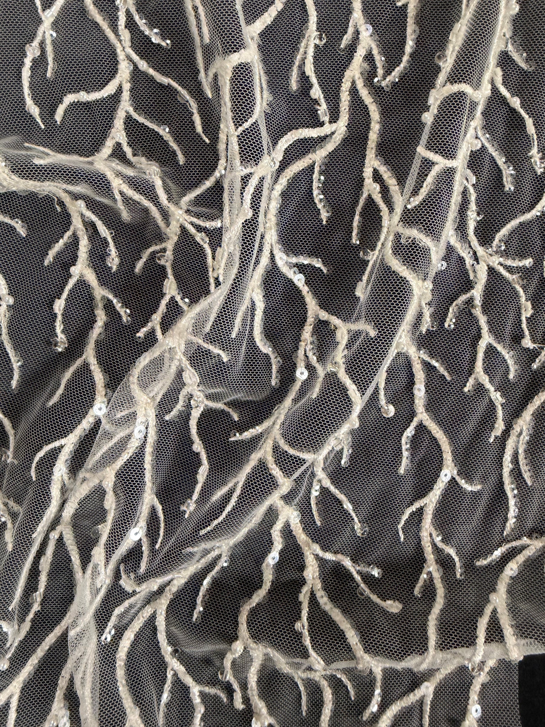 Tulle brodé de perles ivoire - EB1037