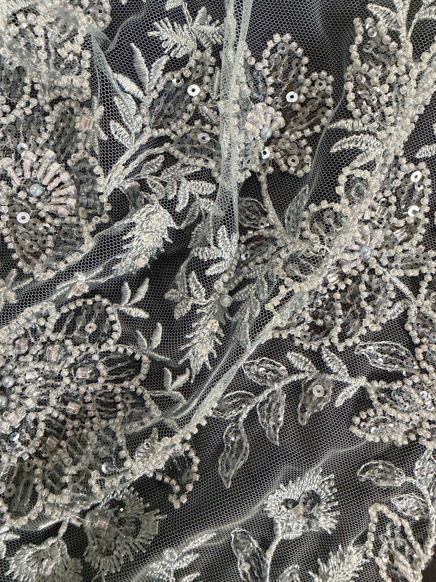 Tulle brodé de perles gris-bleu - EB1041