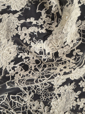 Tulle brodé de perles ivoire - EB1042