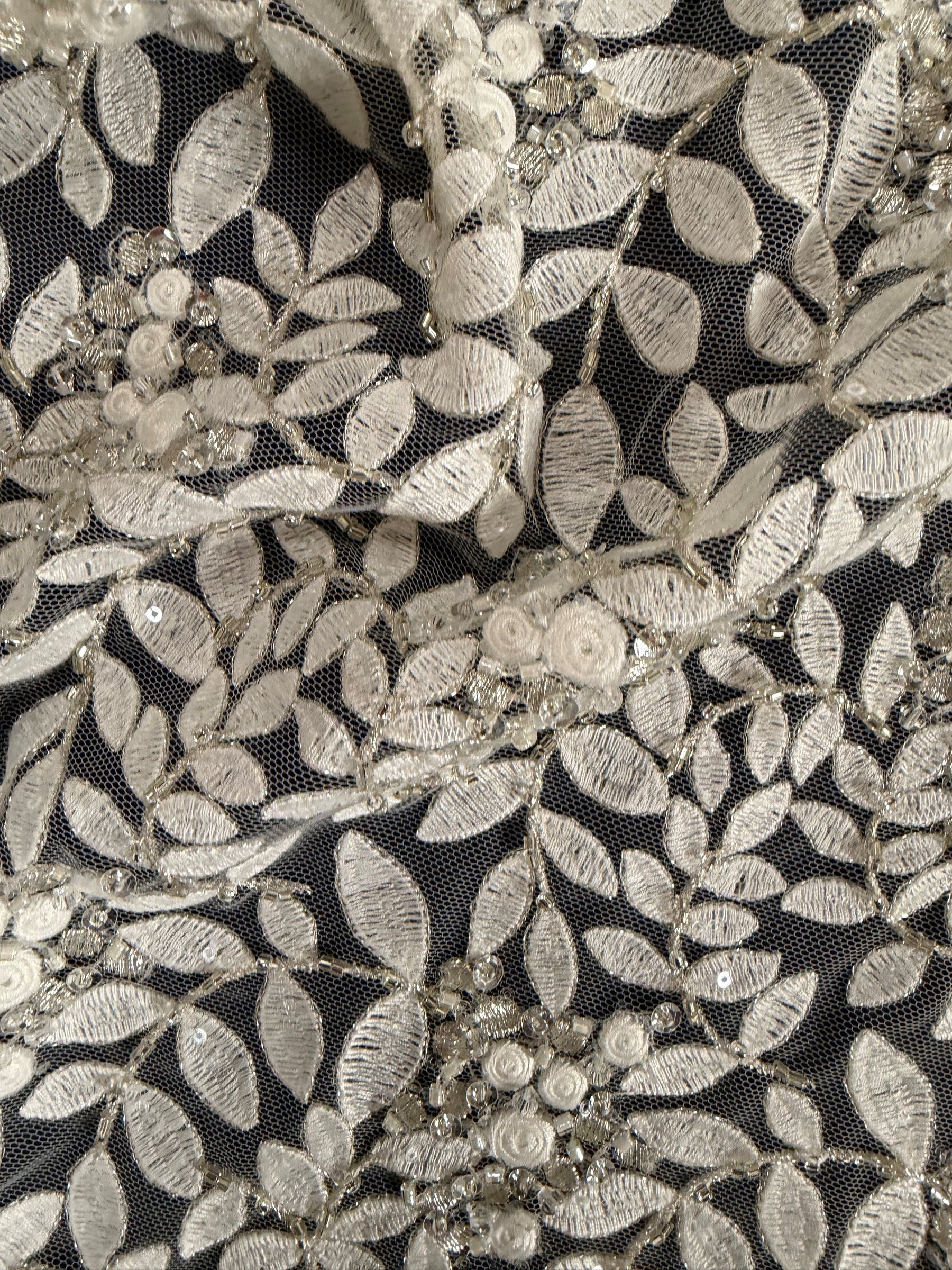 Tulle brodé de perles ivoire/argent - EB1052