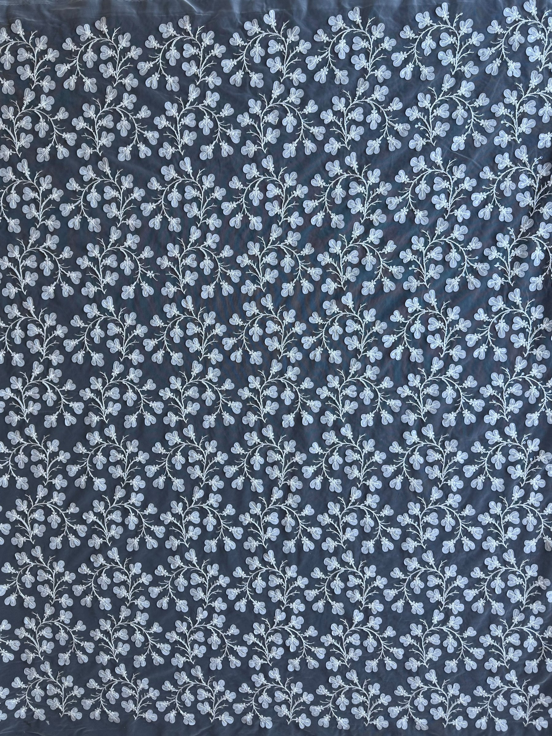 Tulle brodé de perles ivoire - EB1055