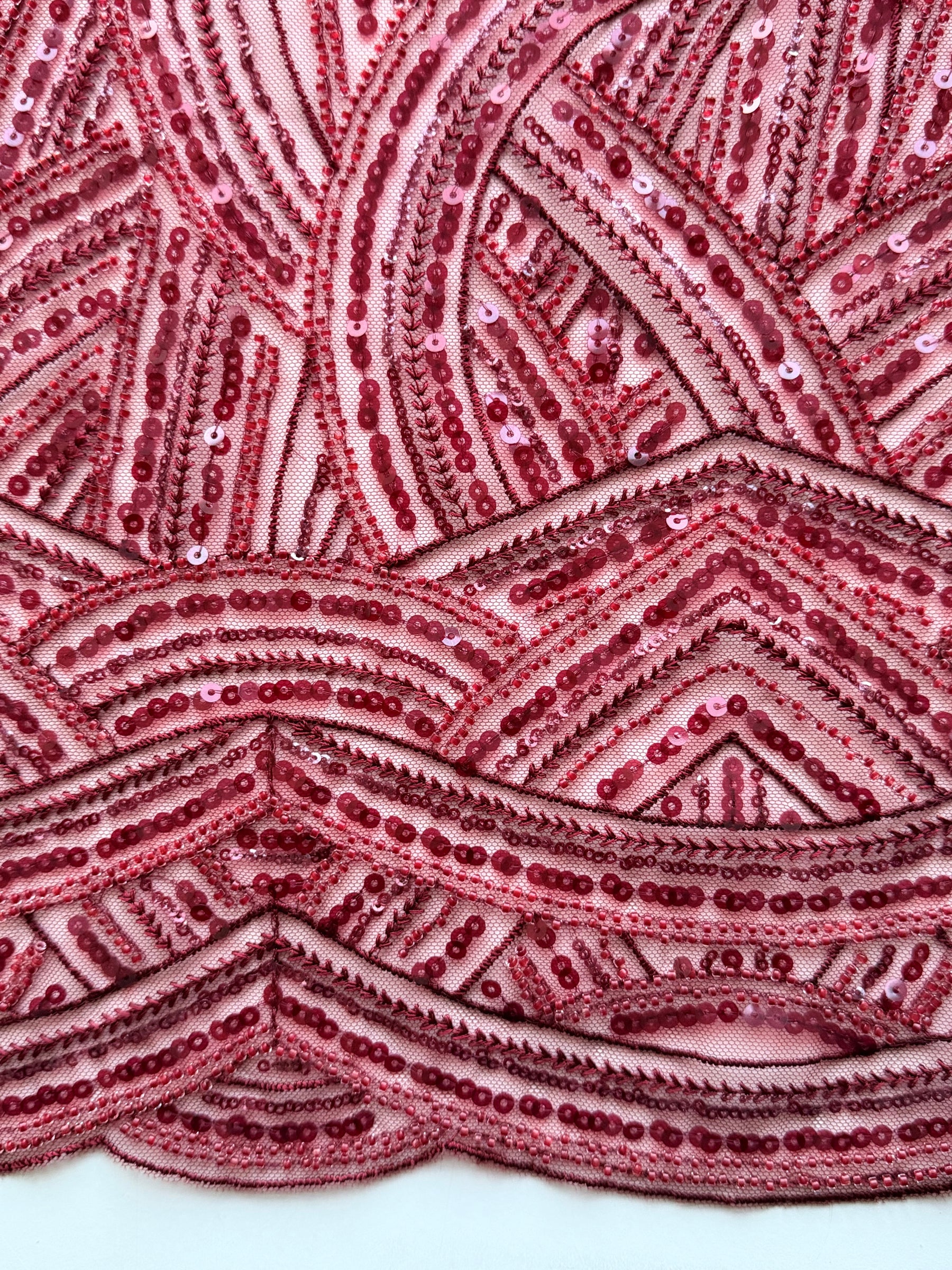 Tulle brodé de perles couleur vin - EB1056