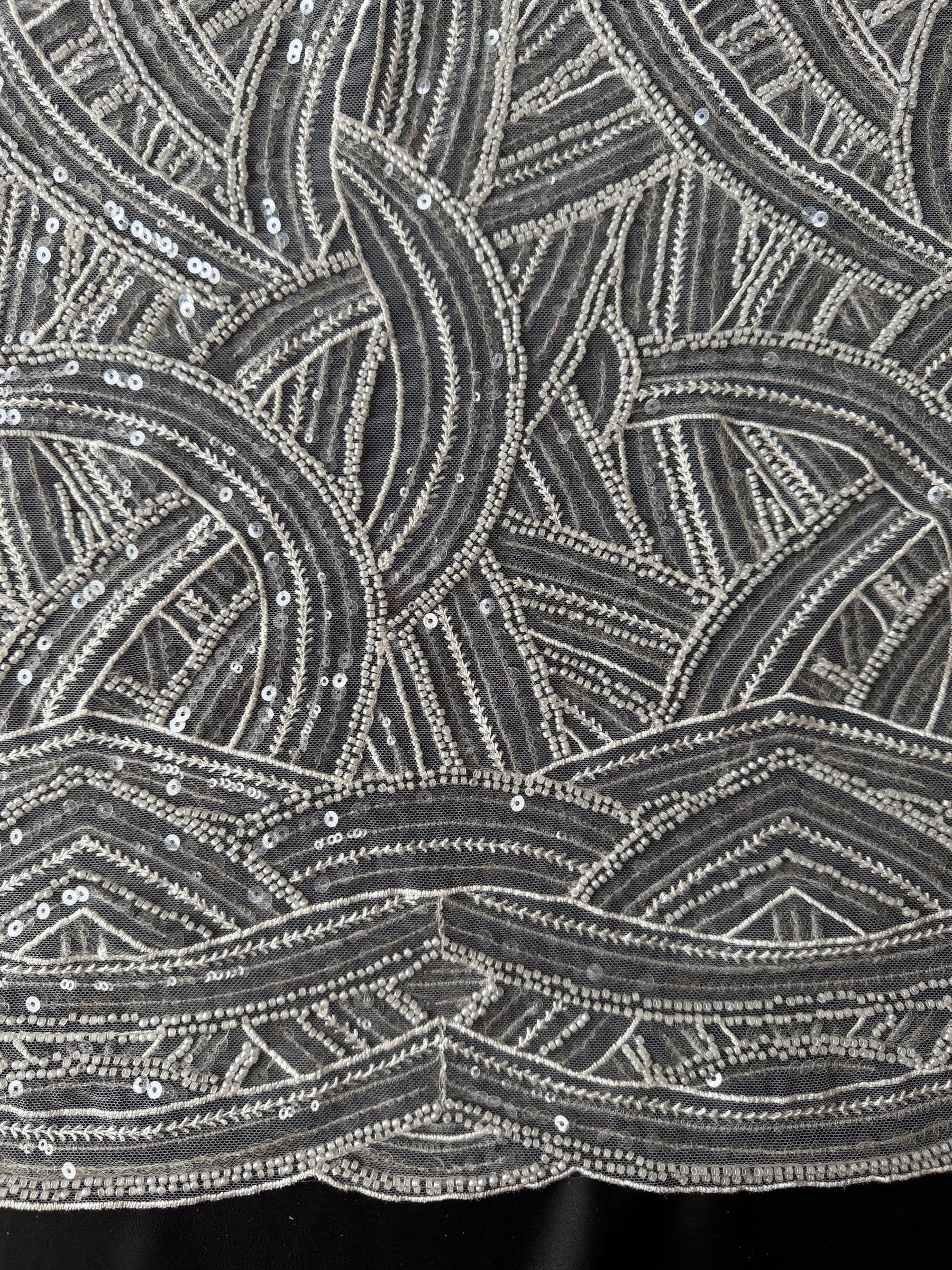 Tulle brodé de perles ivoire - EB1056