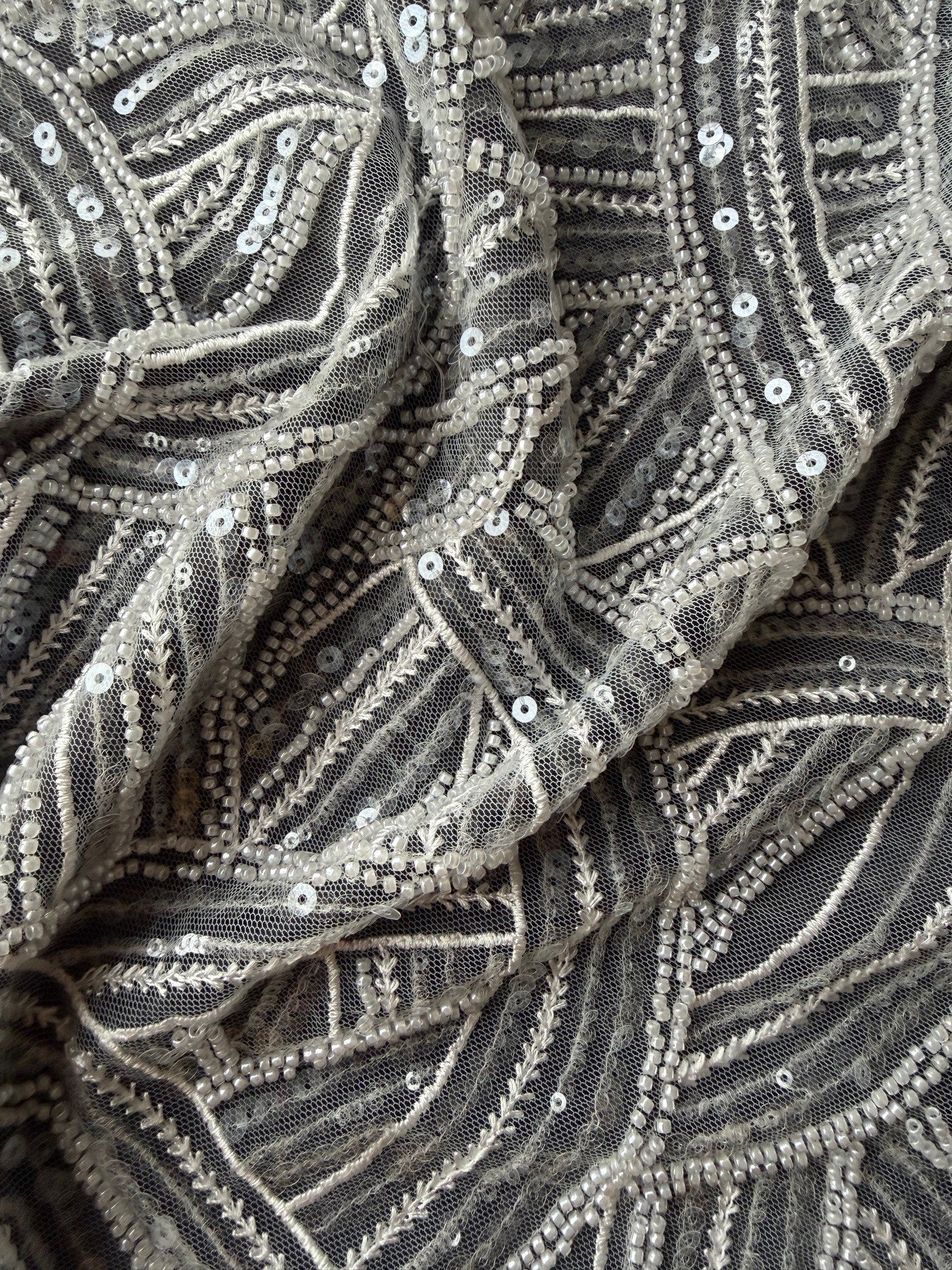 Tulle brodé de perles ivoire - EB1056