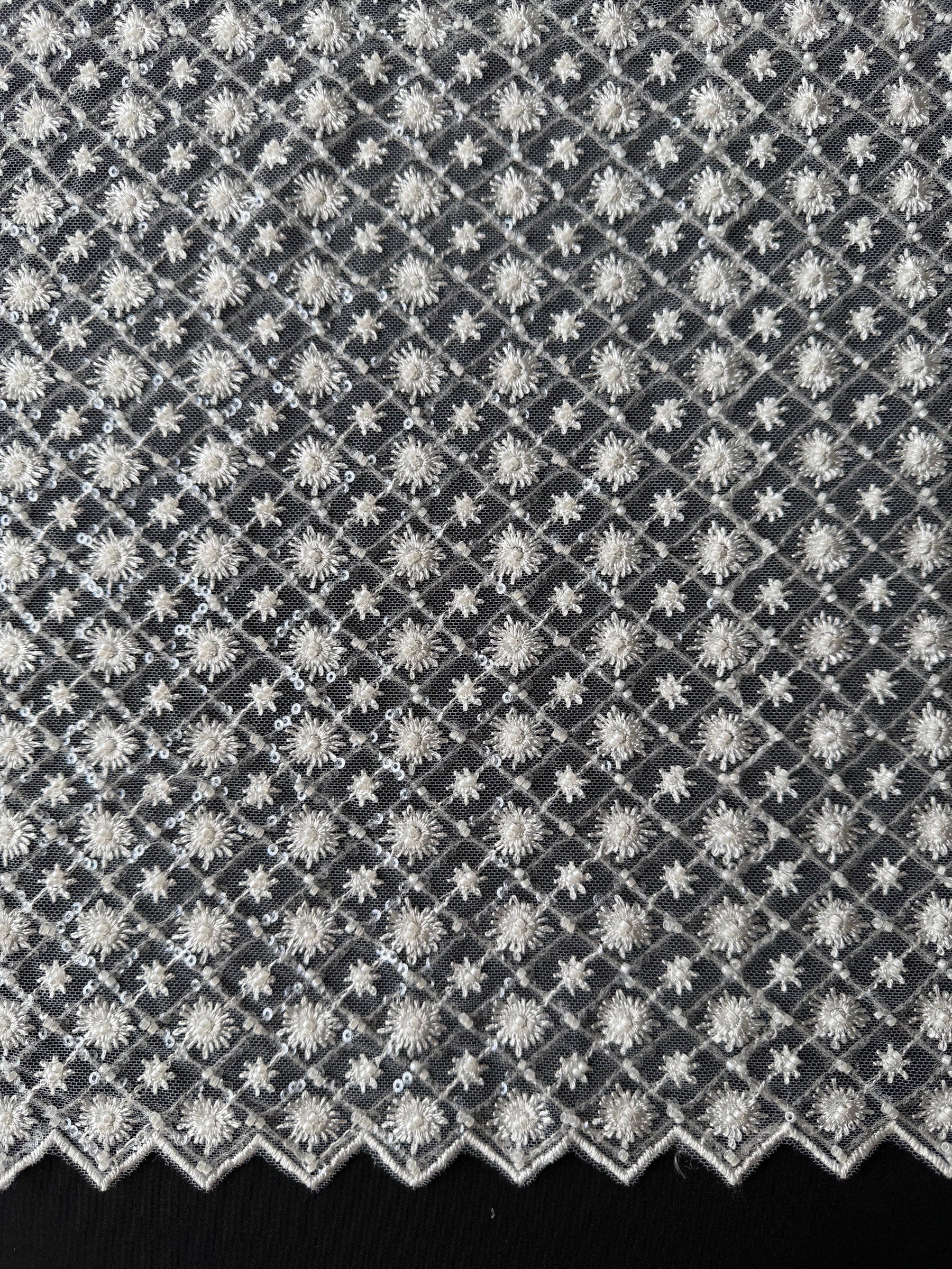 Tulle brodé de perles ivoire - EB1059