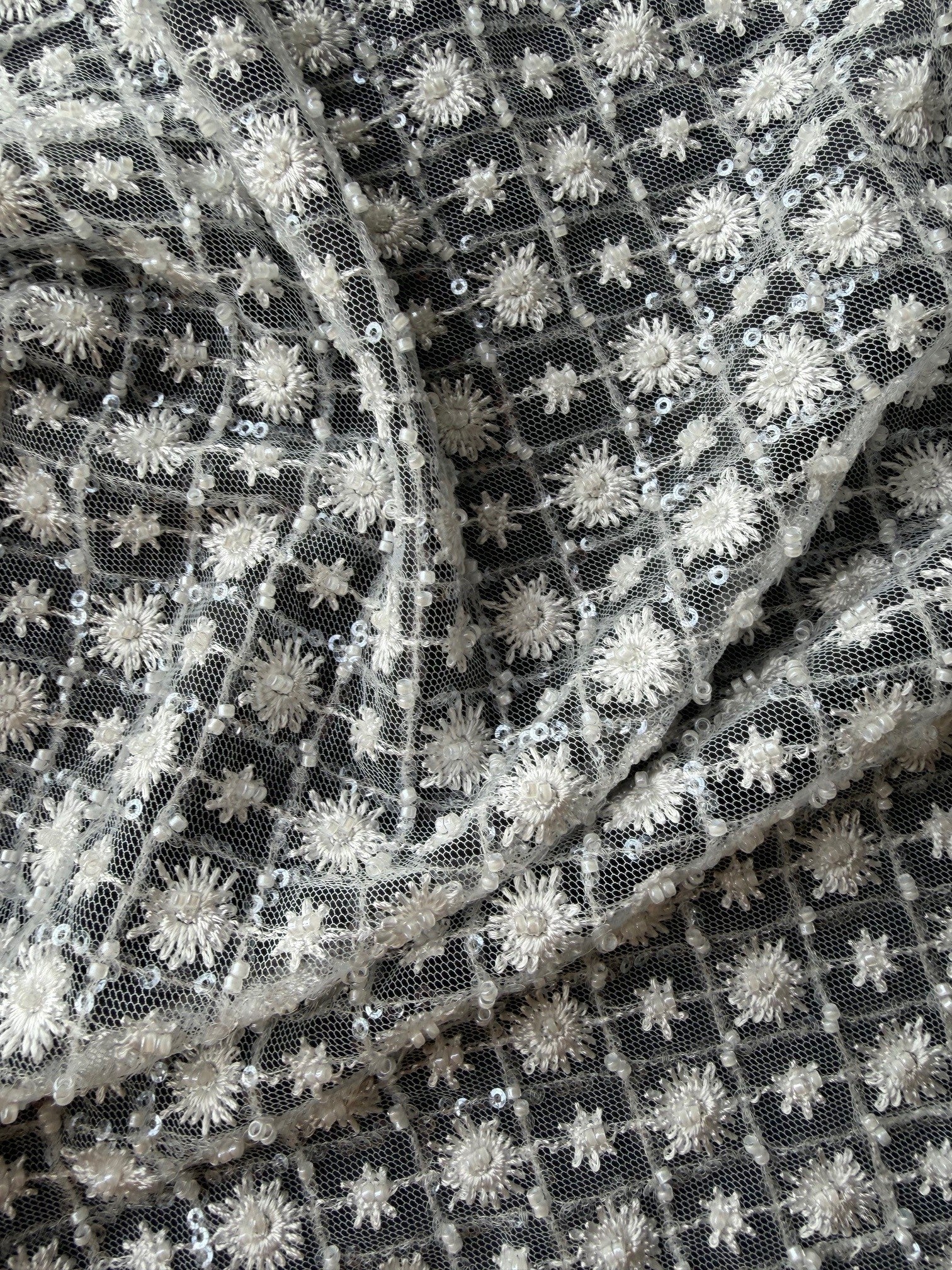 Tulle brodé de perles ivoire - EB1059