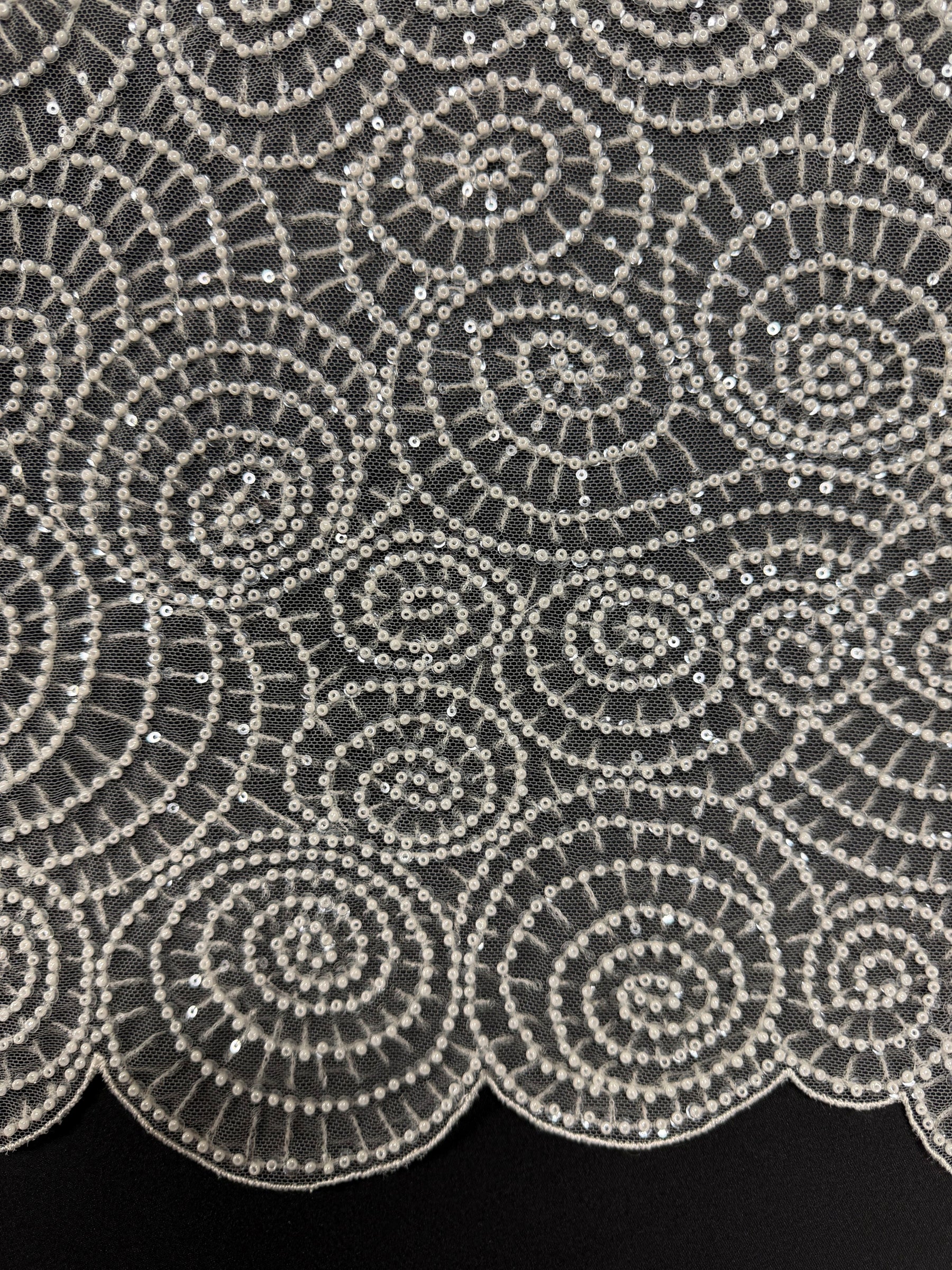 Tulle brodé de perles ivoire - EB1060