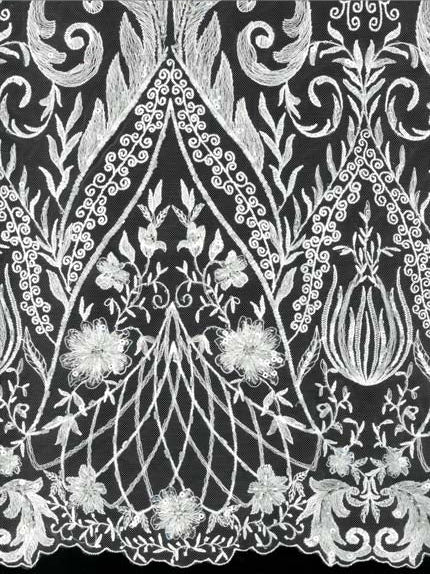 Tulle brodé de perles ivoire - EB1062