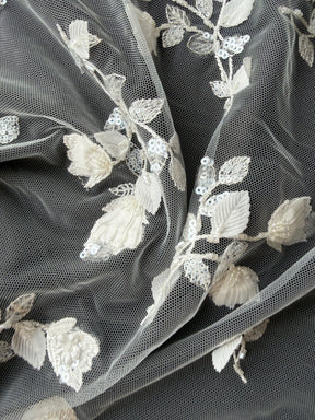 Tulle ivoire brodé de perles en 3D - EB1063